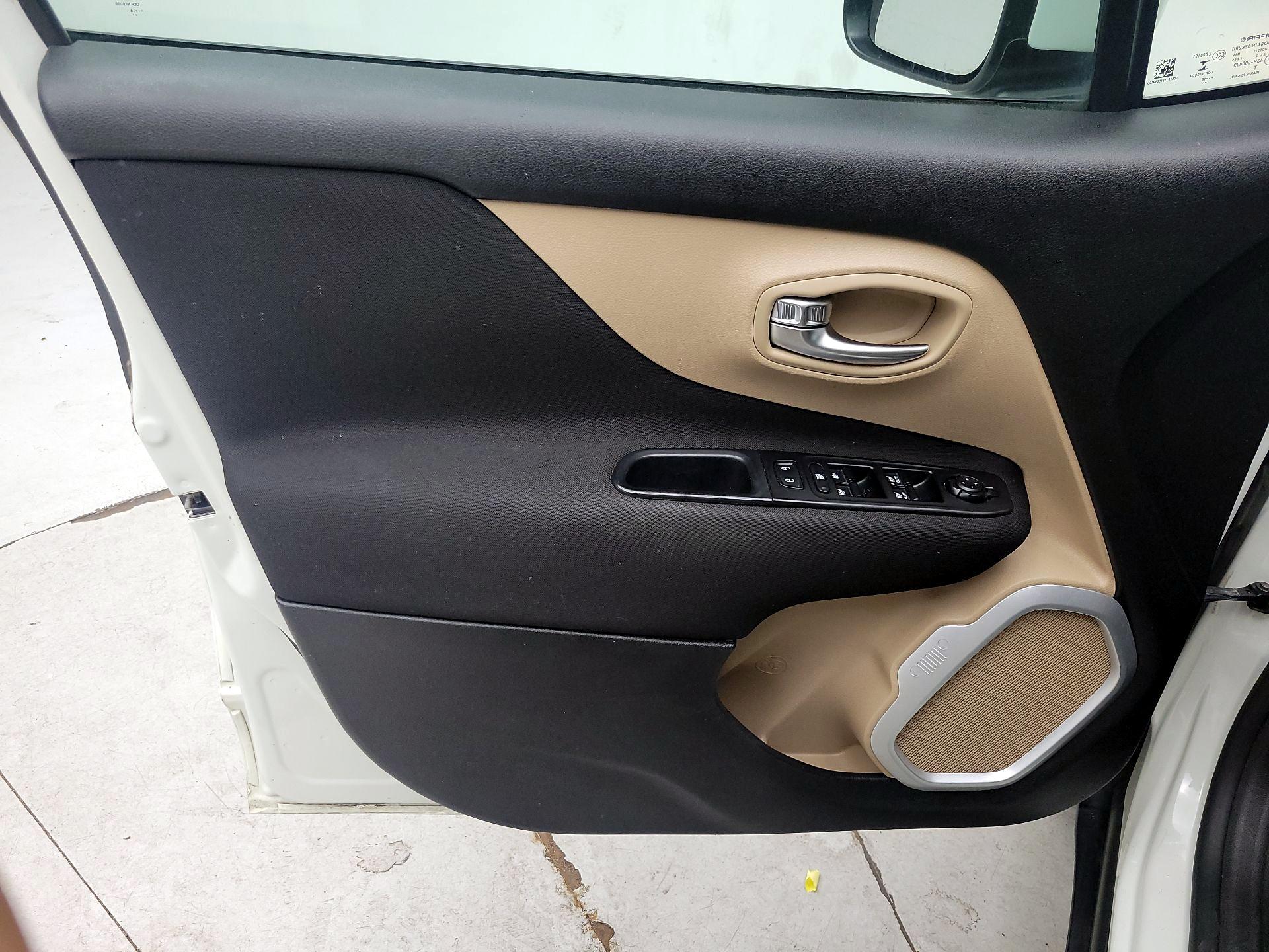 Thumbnail: 2016 Jeep Renegade - 12