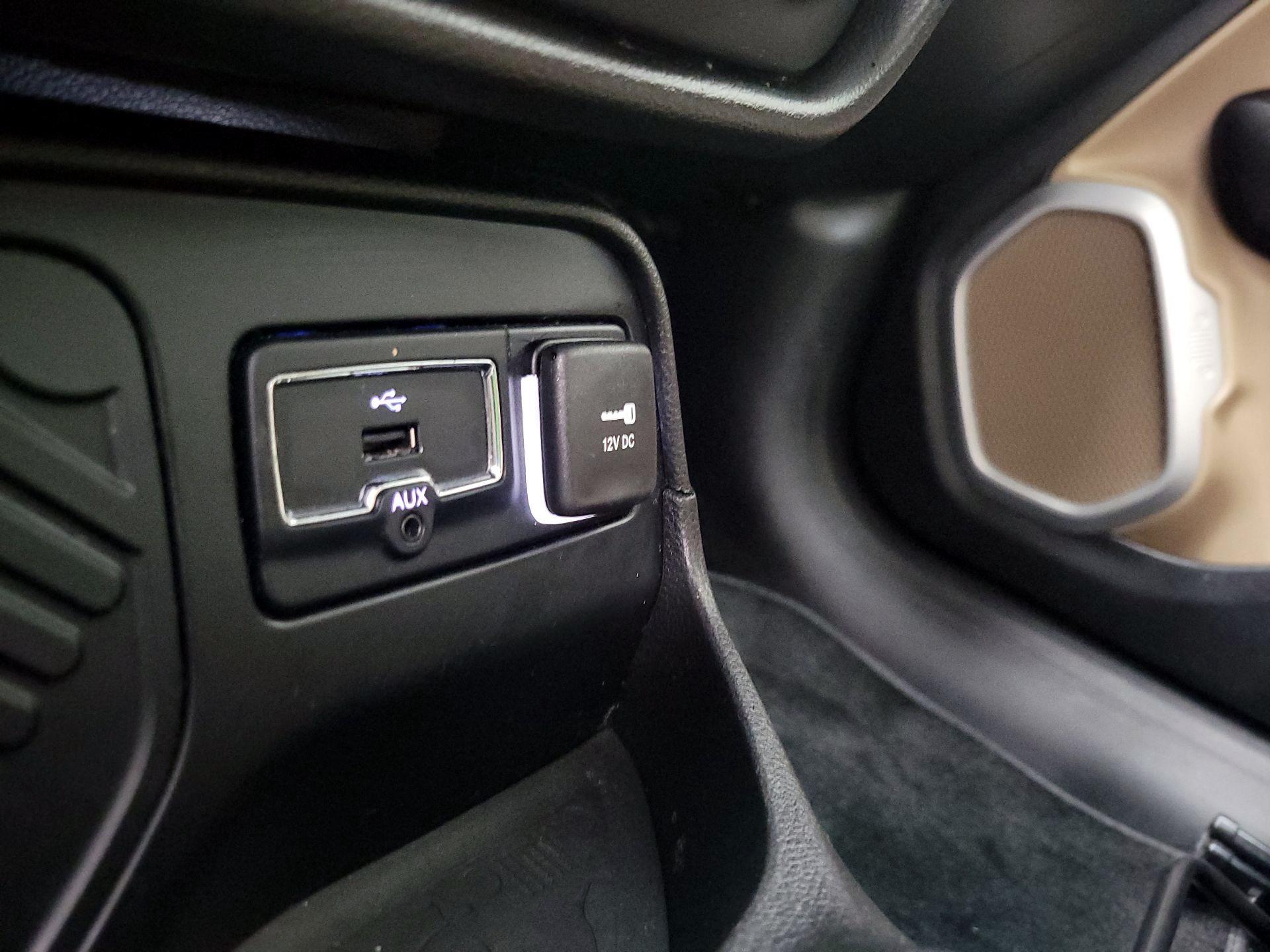 Thumbnail: 2016 Jeep Renegade - 19
