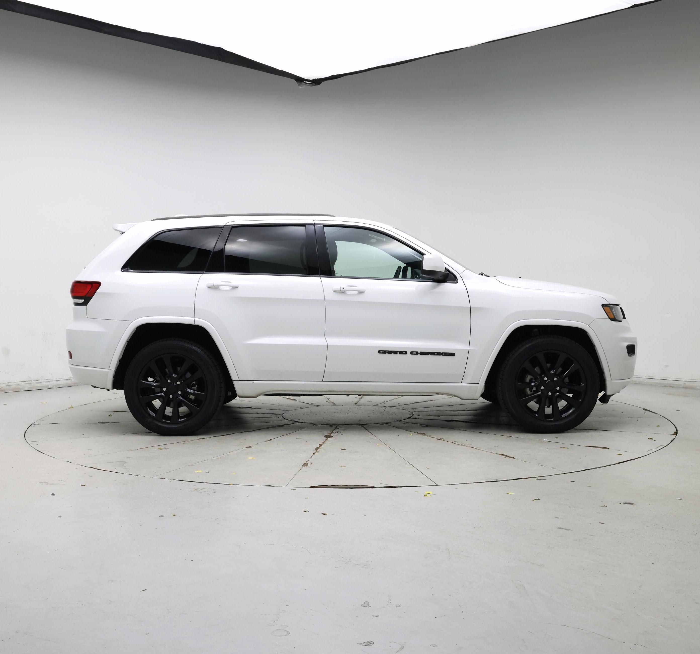 Thumbnail: 2018 Jeep Grand Cherokee - 7