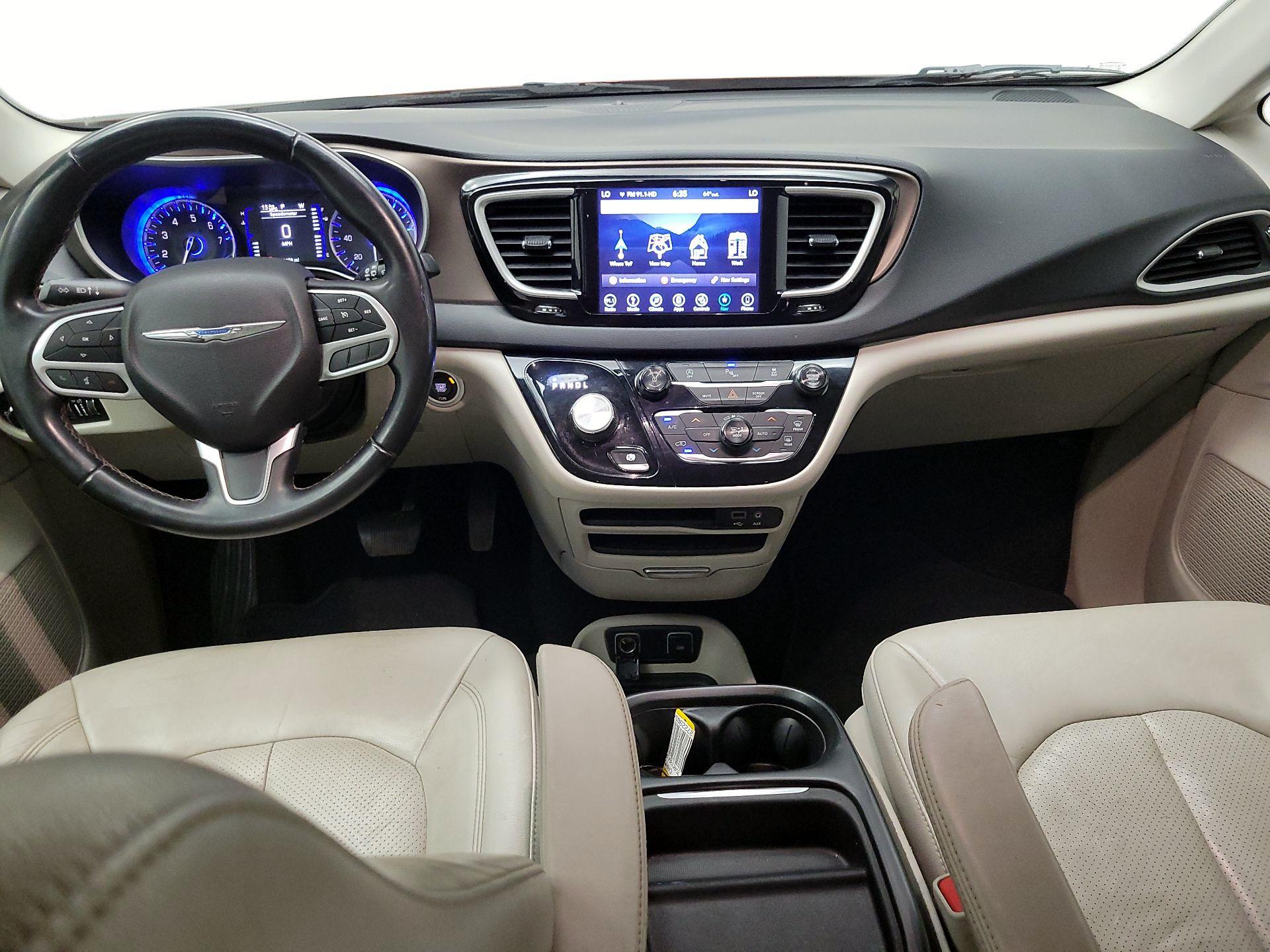 Thumbnail: 2018 Chrysler Pacifica - 9