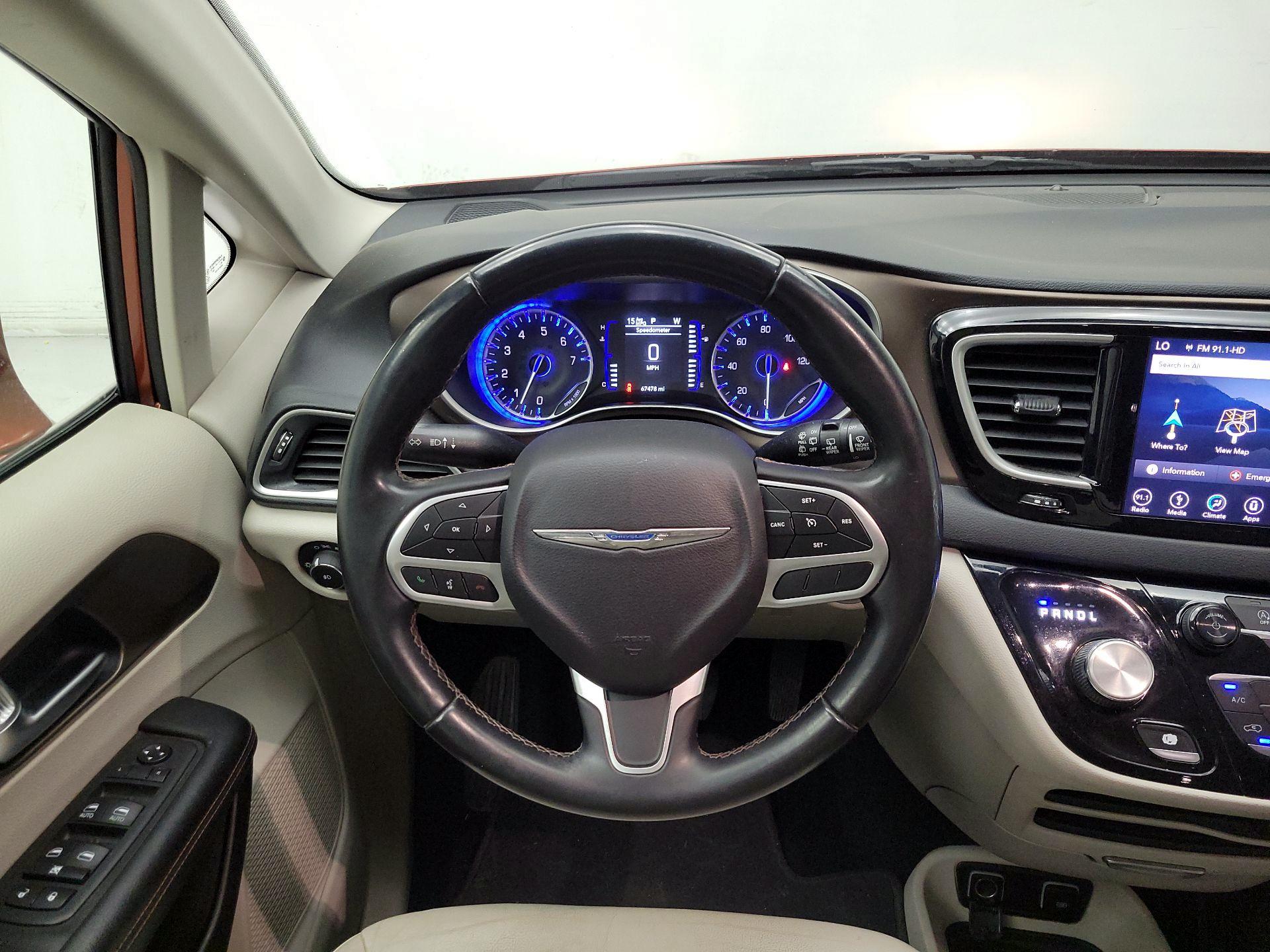 Thumbnail: 2018 Chrysler Pacifica - 10