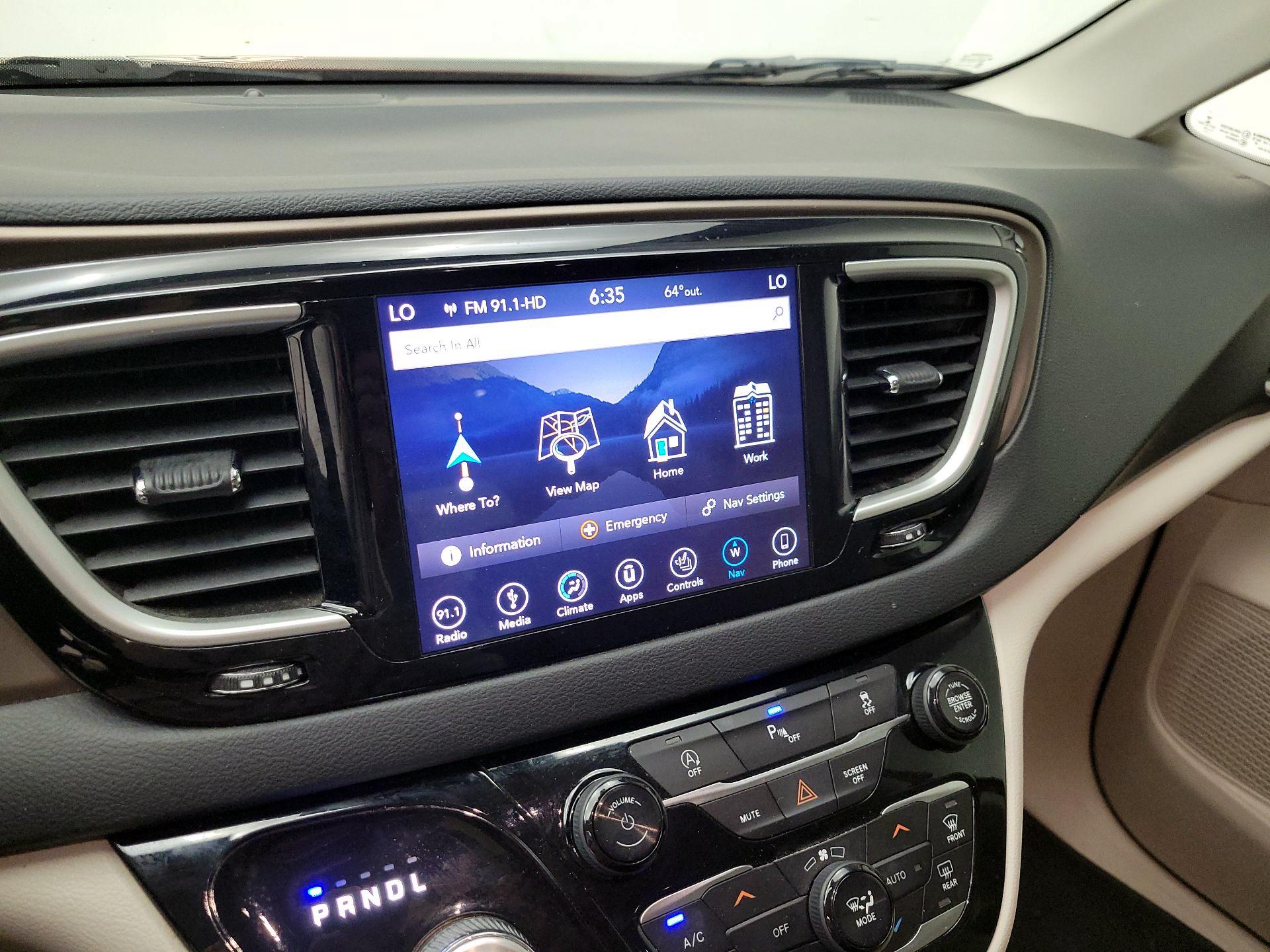 Thumbnail: 2018 Chrysler Pacifica - 14
