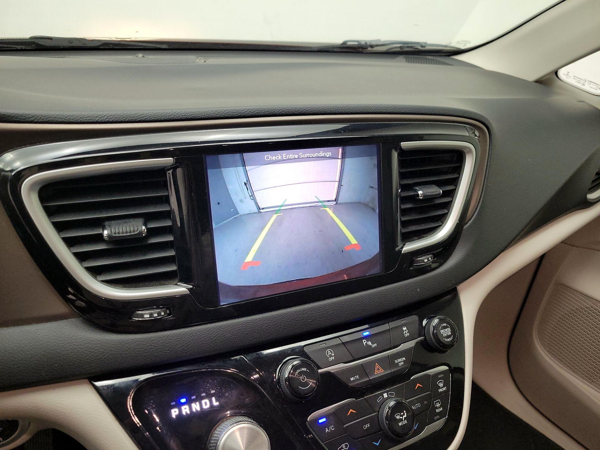 Thumbnail: 2018 Chrysler Pacifica - 15