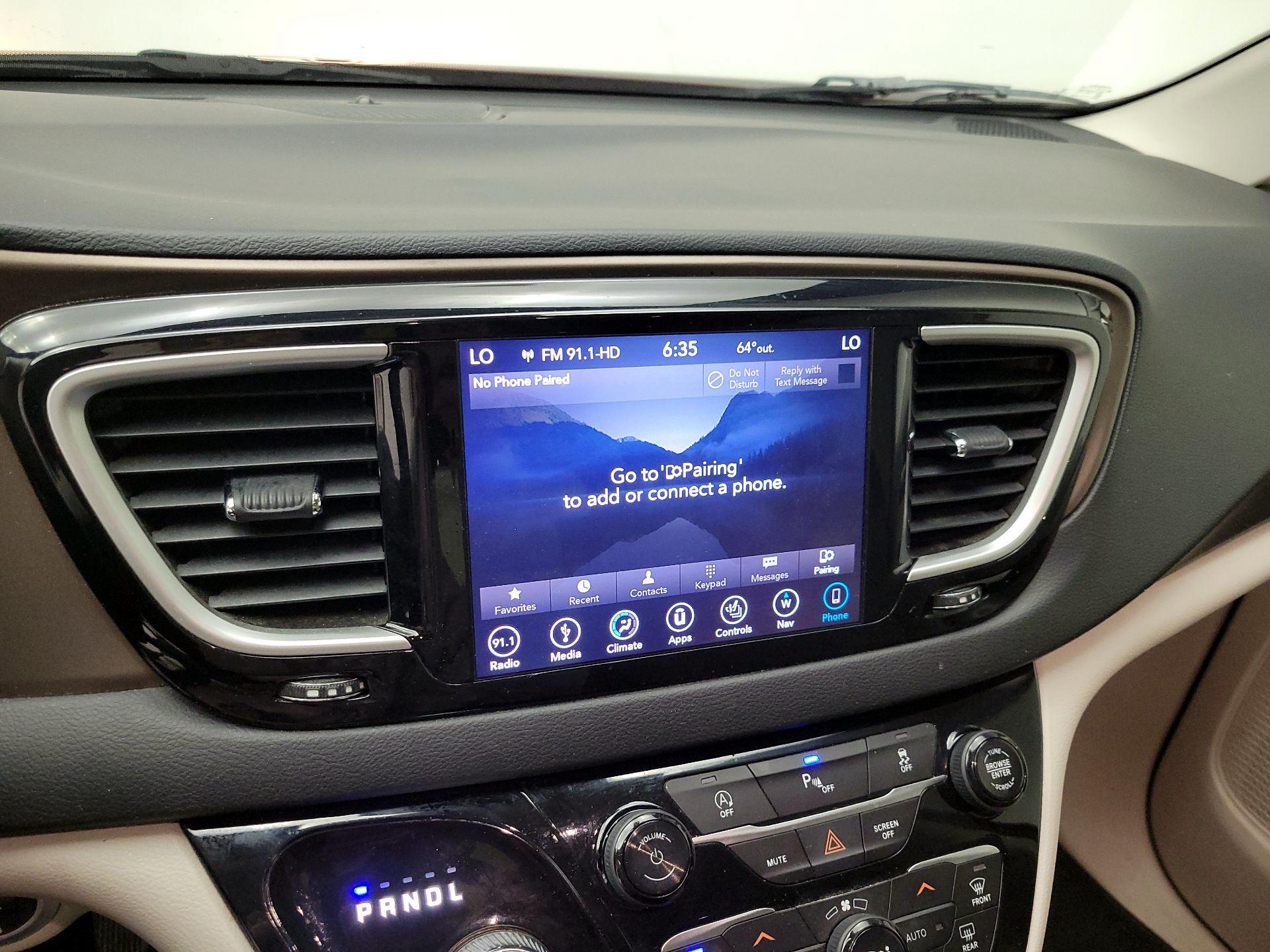 Thumbnail: 2018 Chrysler Pacifica - 16