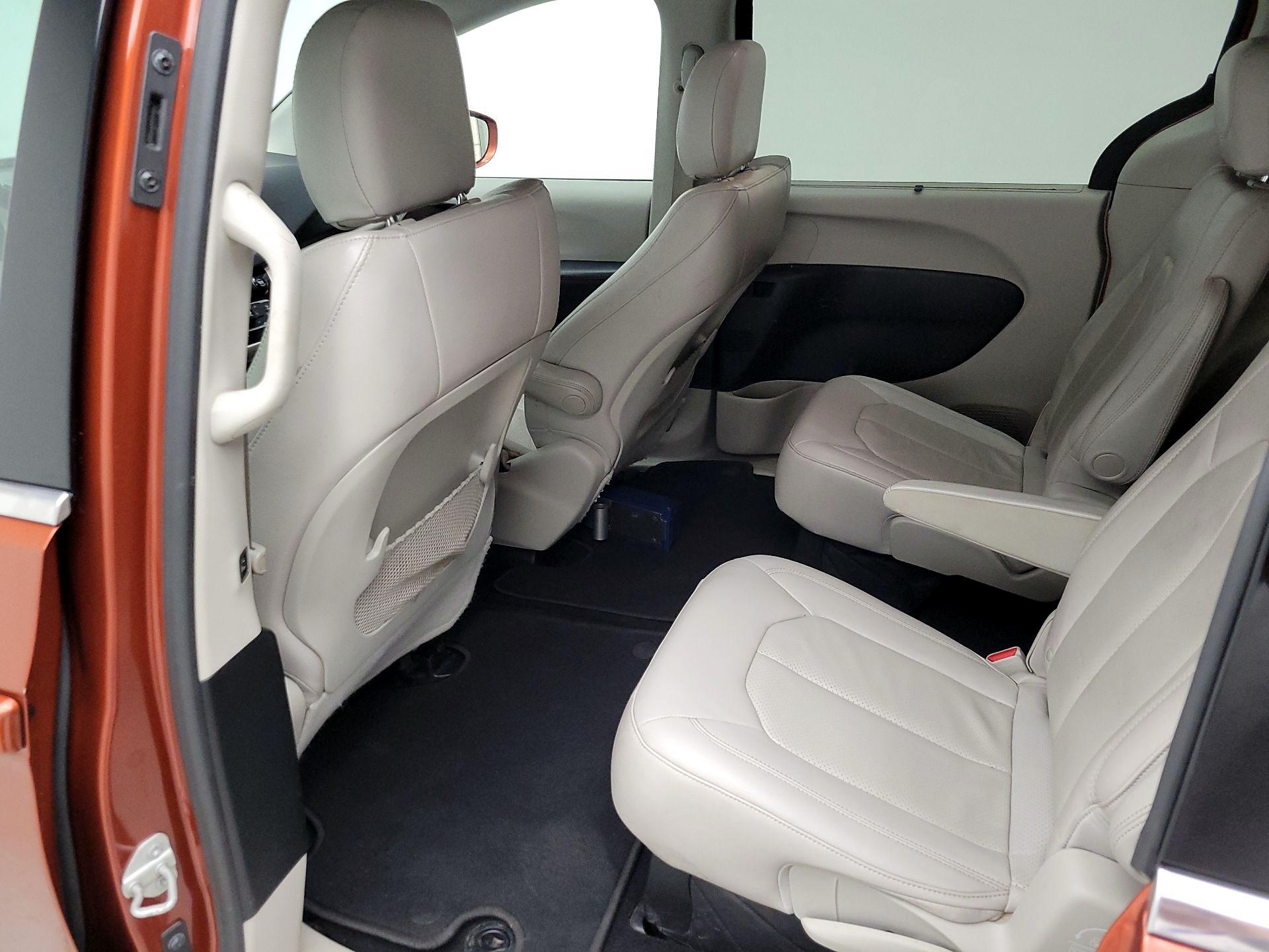 Thumbnail: 2018 Chrysler Pacifica - 20