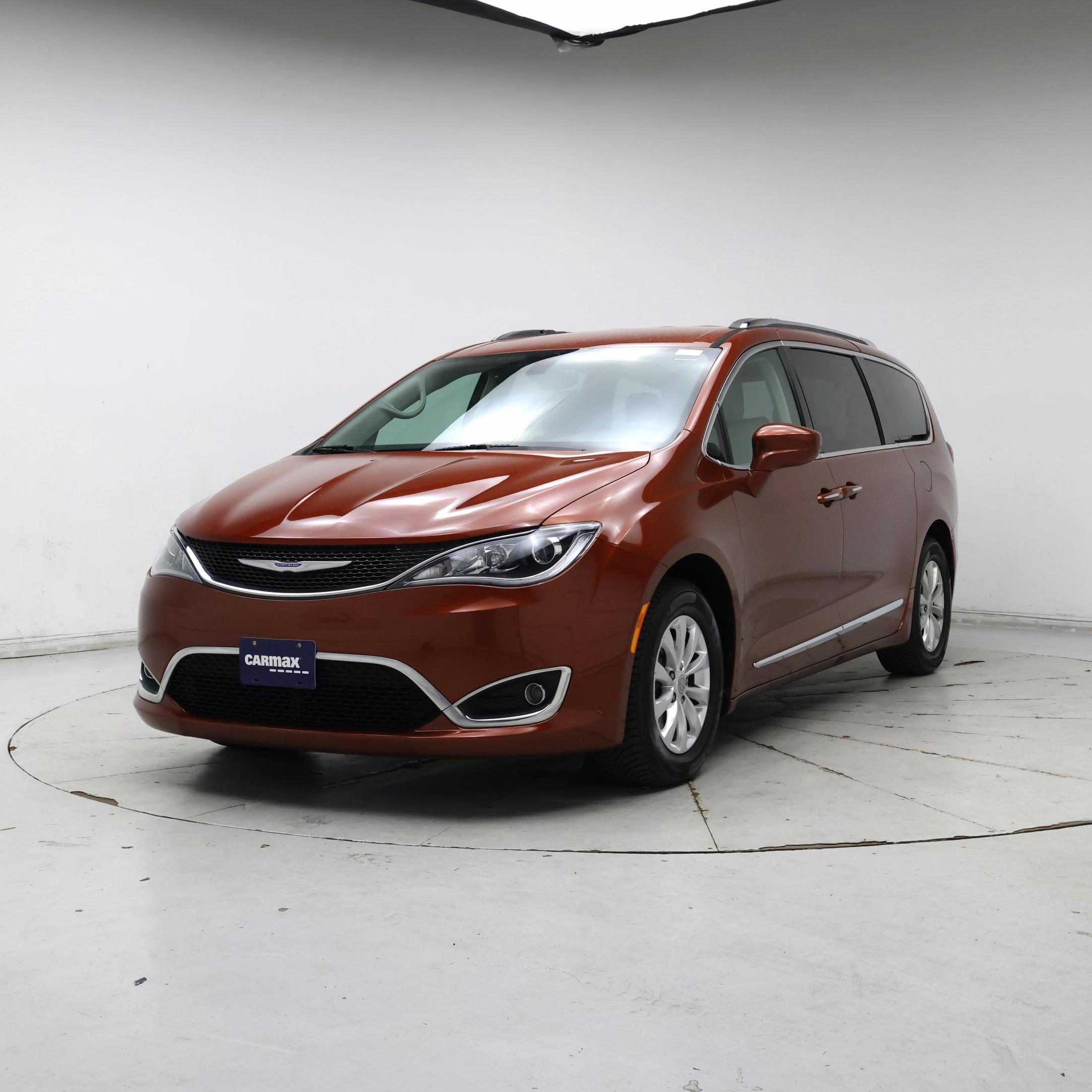 Thumbnail: 2018 Chrysler Pacifica - 4