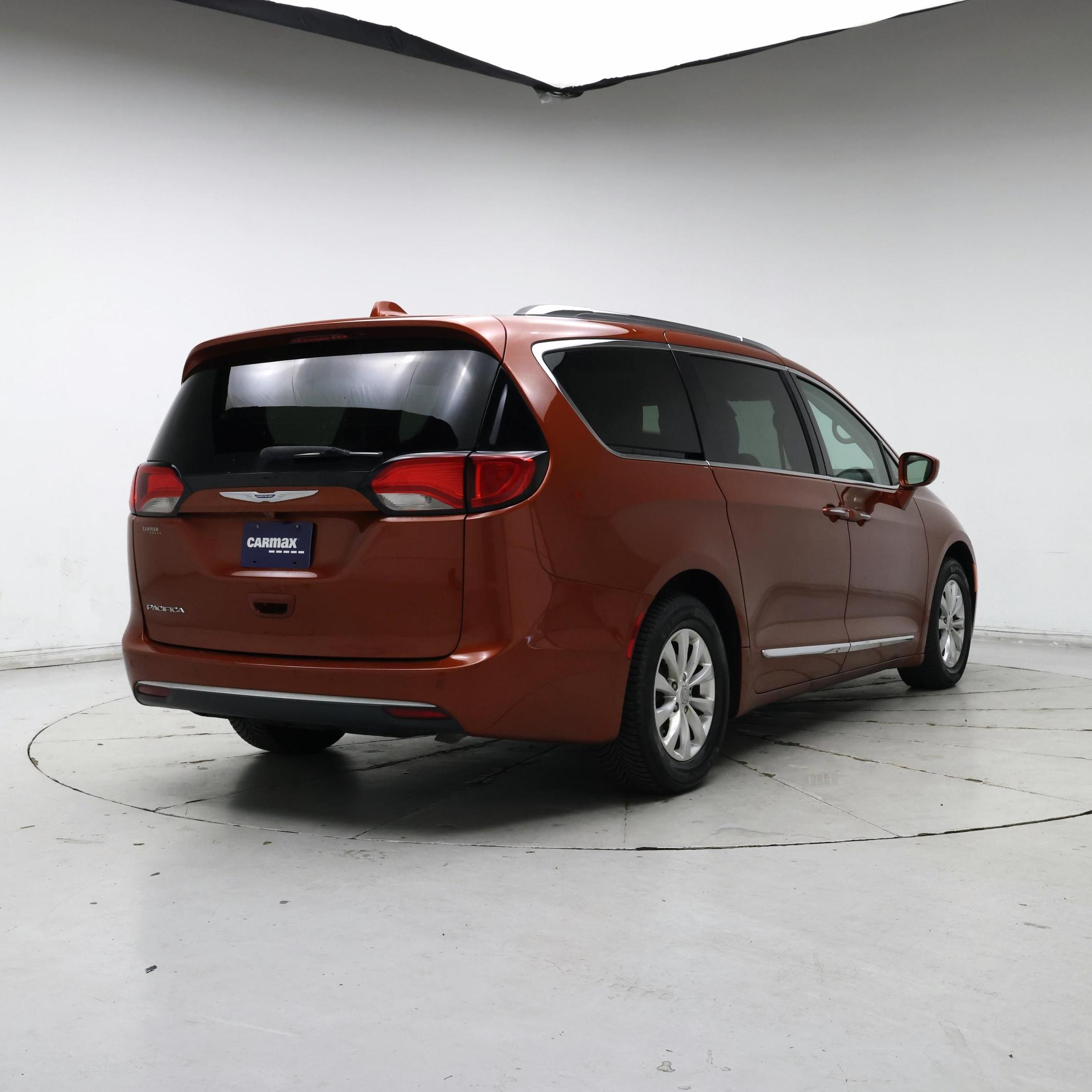 Thumbnail: 2018 Chrysler Pacifica - 8