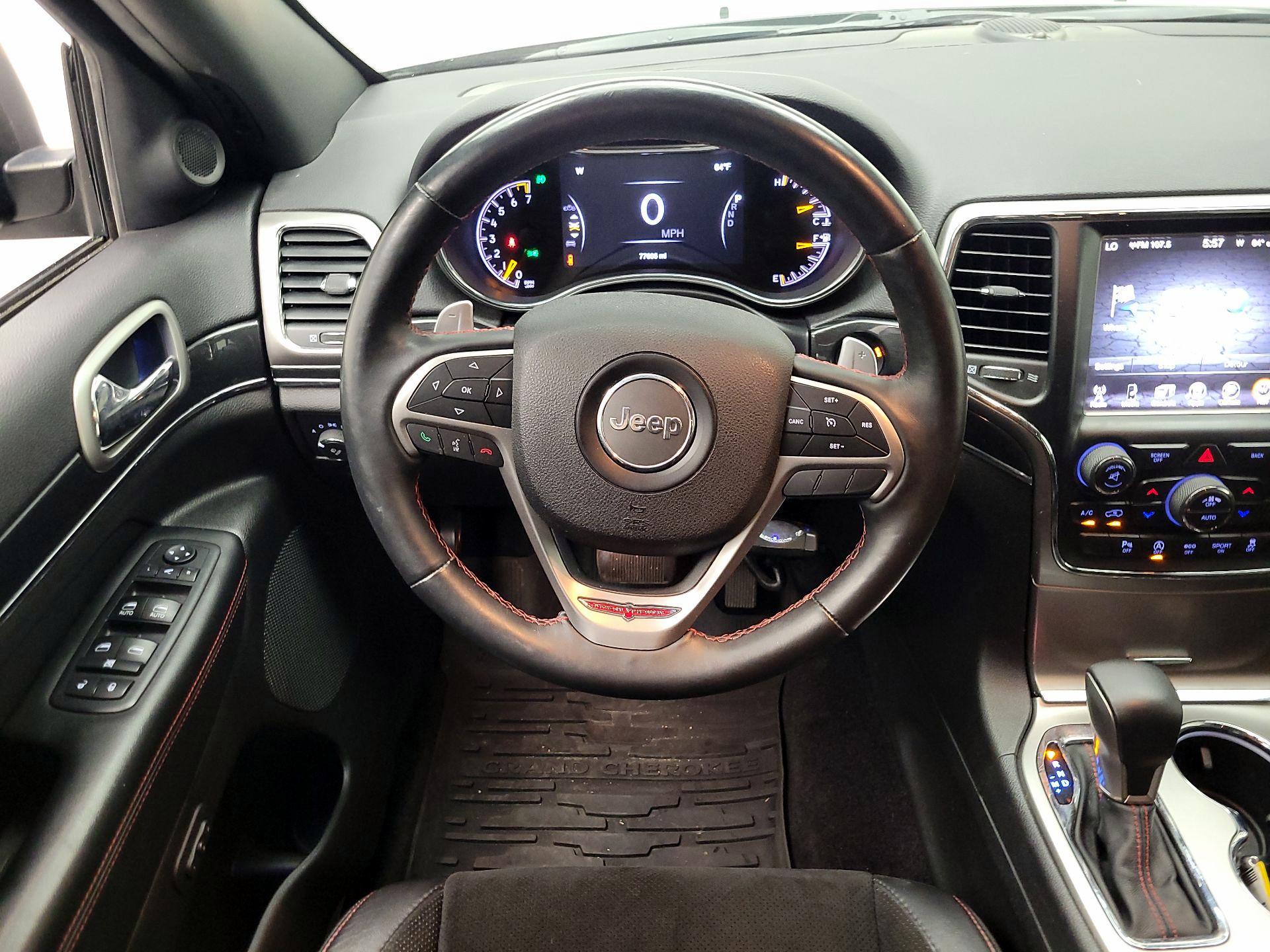 Thumbnail: 2017 Jeep Grand Cherokee - 10