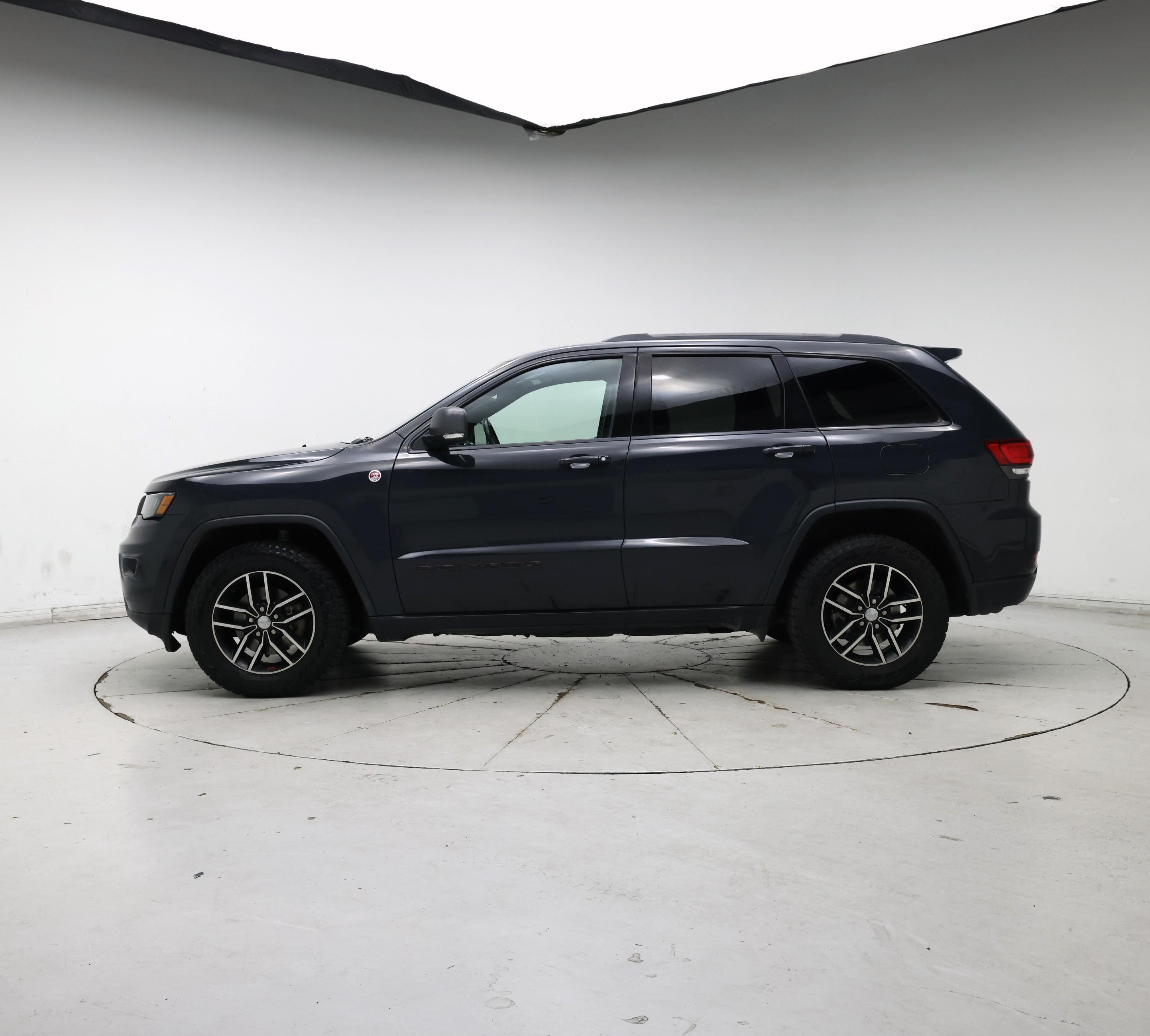 Thumbnail: 2017 Jeep Grand Cherokee - 3
