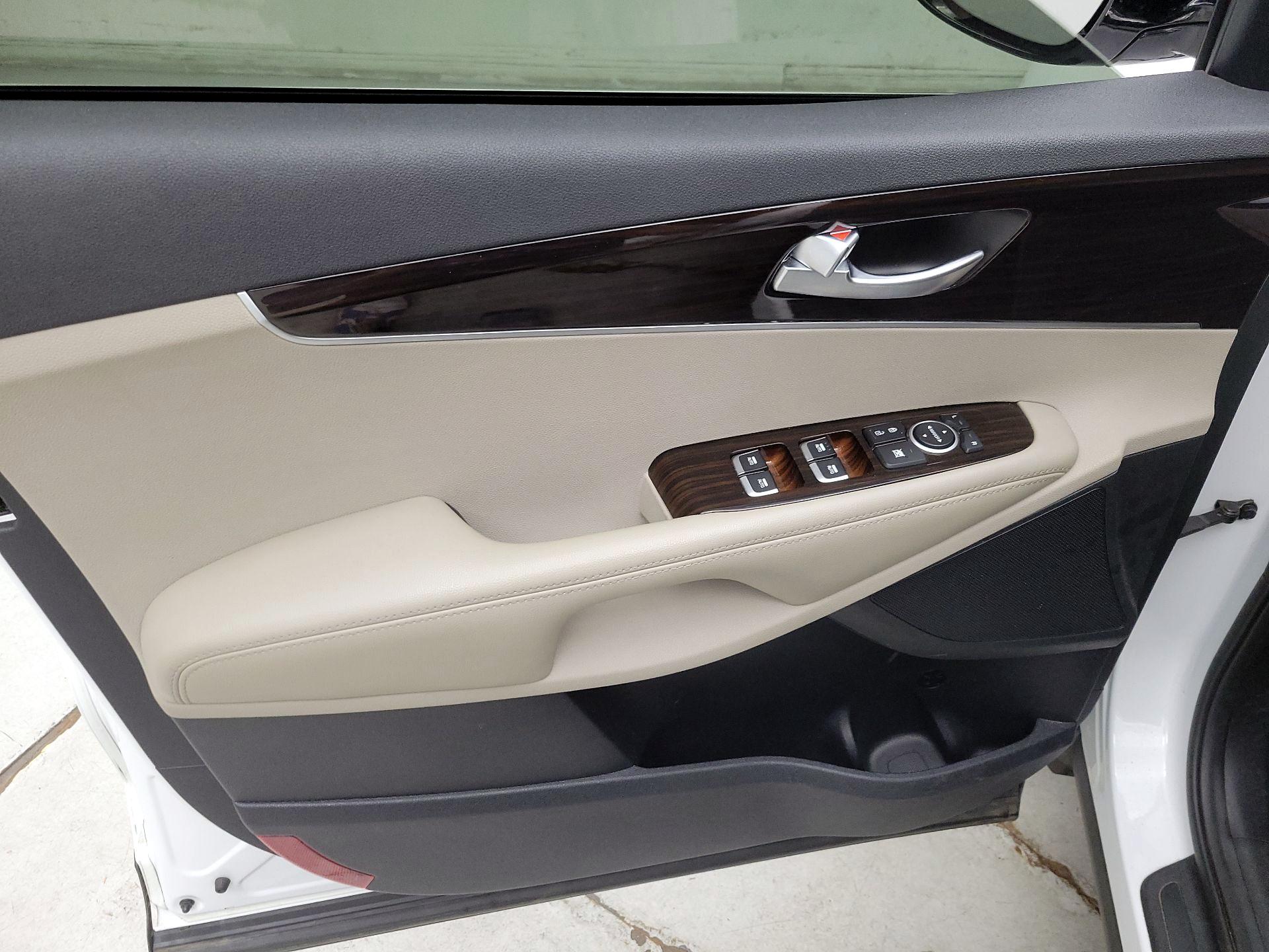 Thumbnail: 2019 Kia Sorento - 12