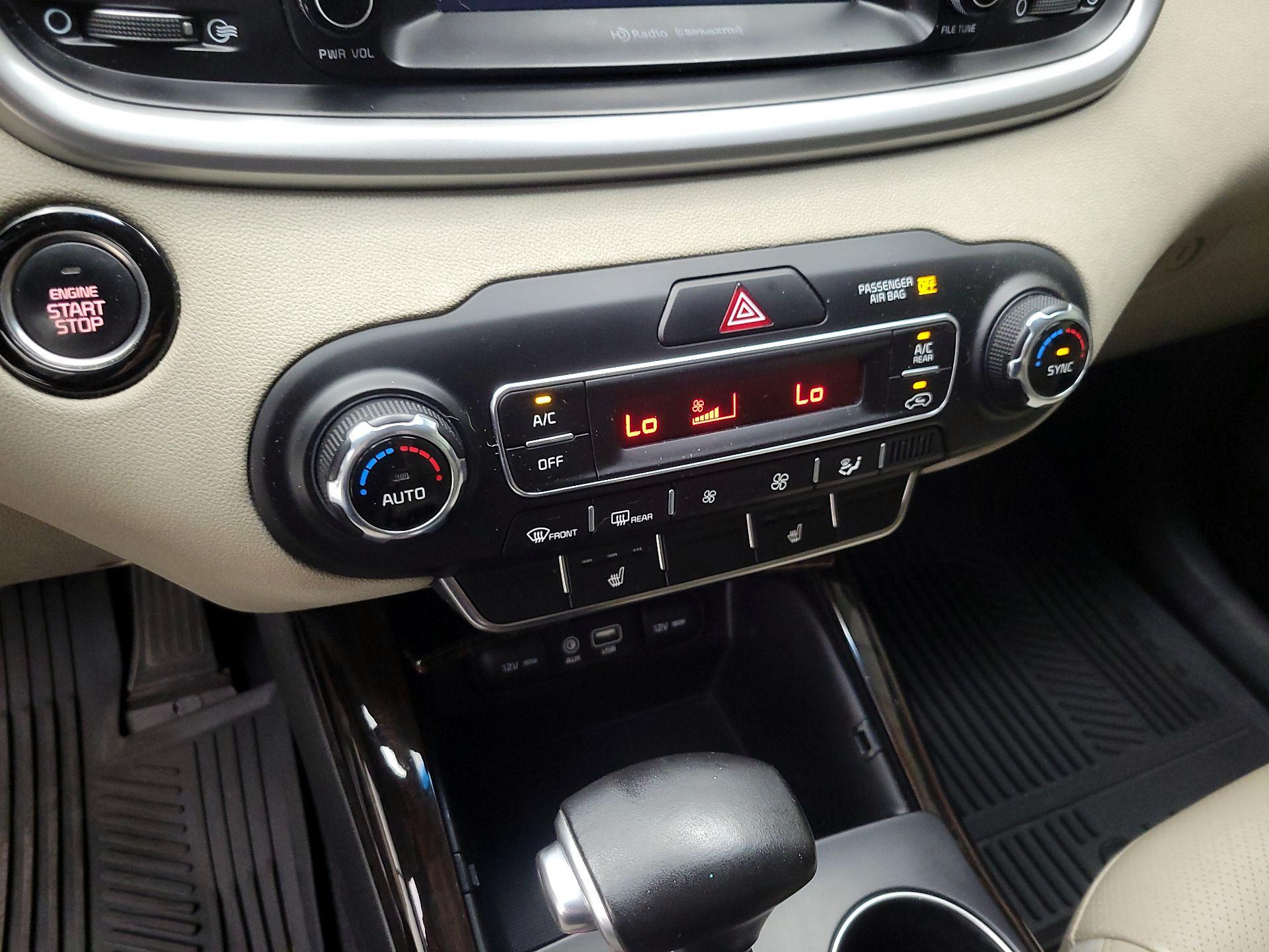 Thumbnail: 2019 Kia Sorento - 16