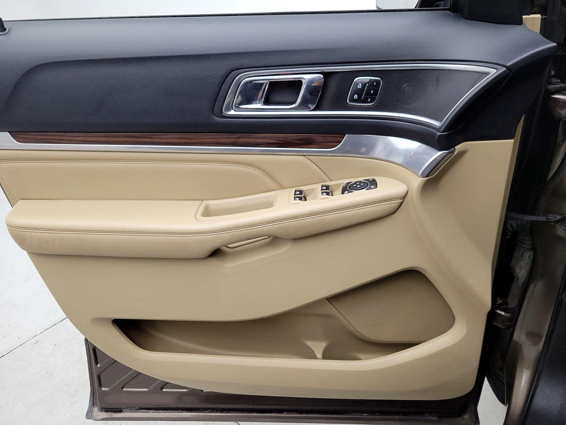 Thumbnail: 2016 Ford Explorer - 12