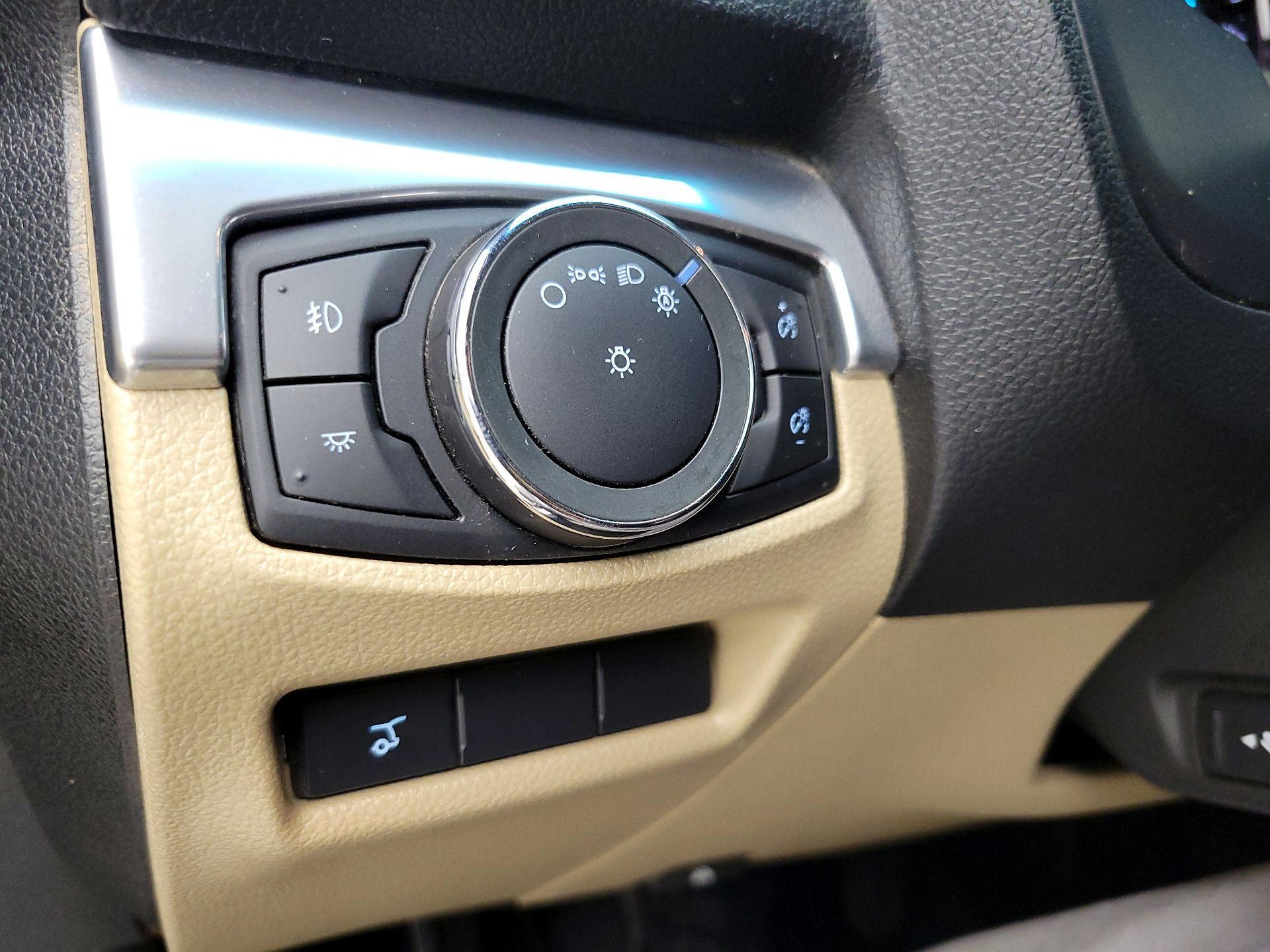 Thumbnail: 2016 Ford Explorer - 13