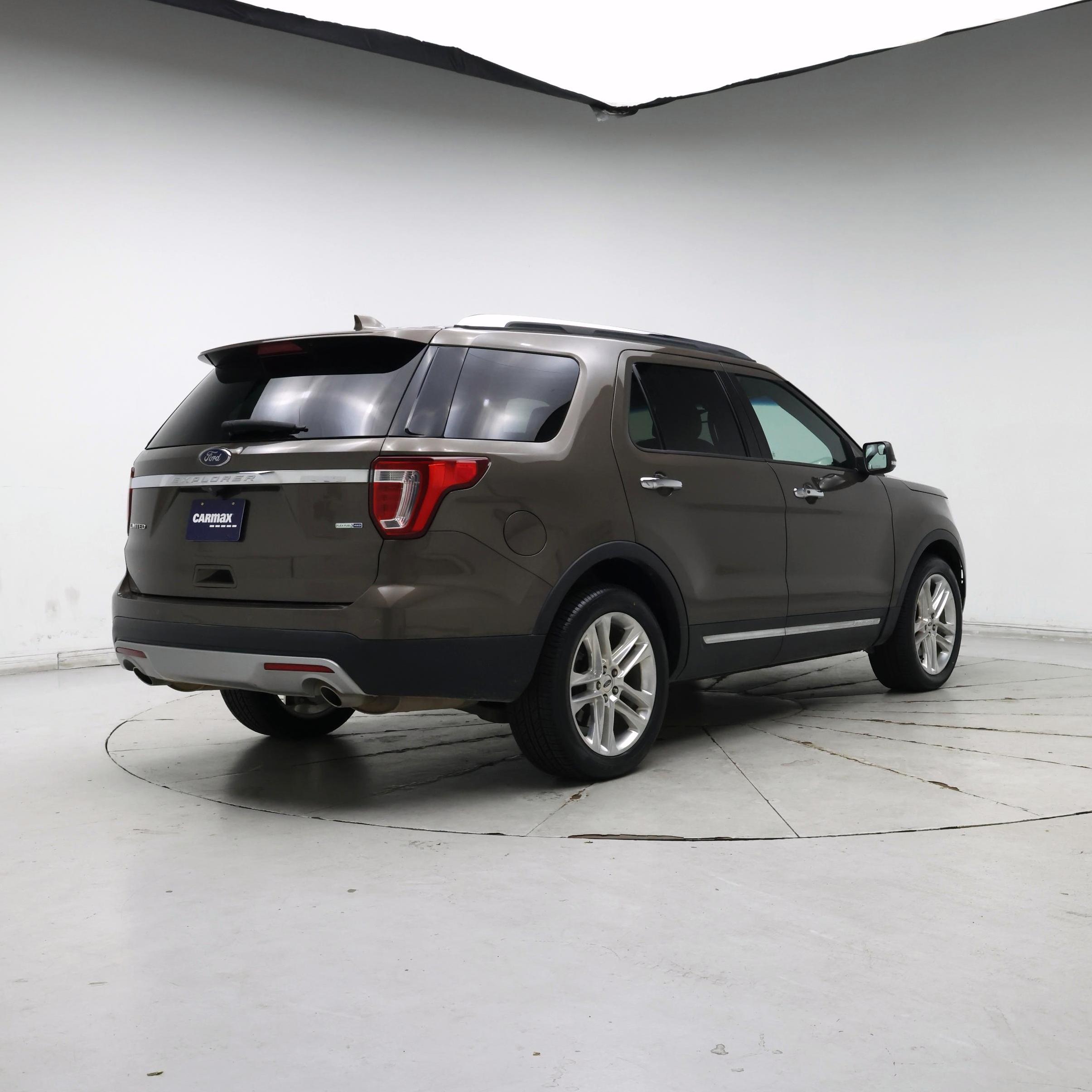 Thumbnail: 2016 Ford Explorer - 8