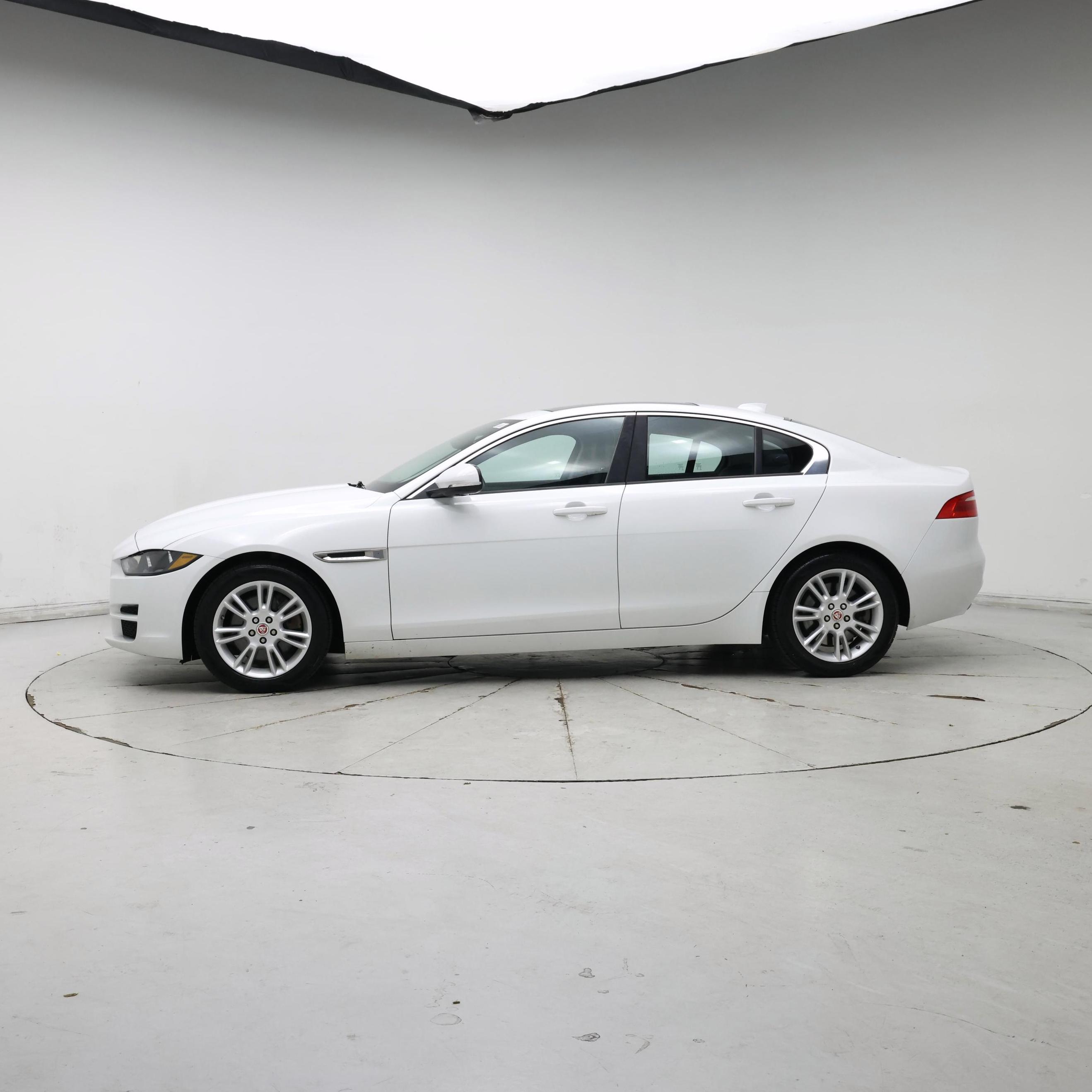 Thumbnail: 2018 Jaguar XE - 3
