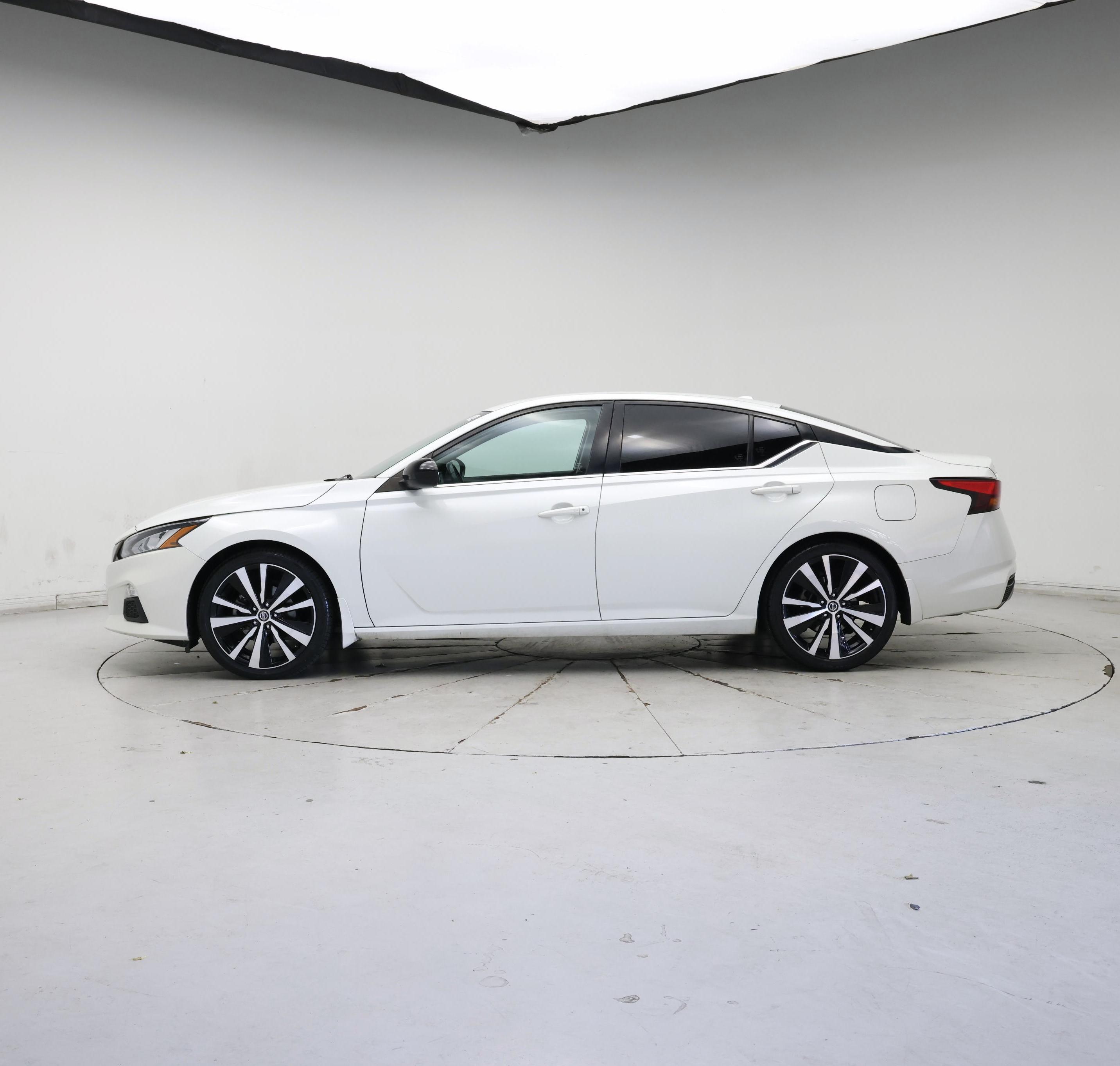 Thumbnail: 2021 Nissan Altima - 3