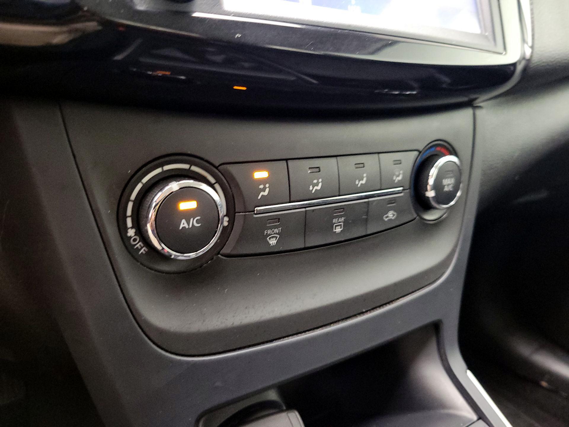 Thumbnail: 2019 Nissan Sentra - 16