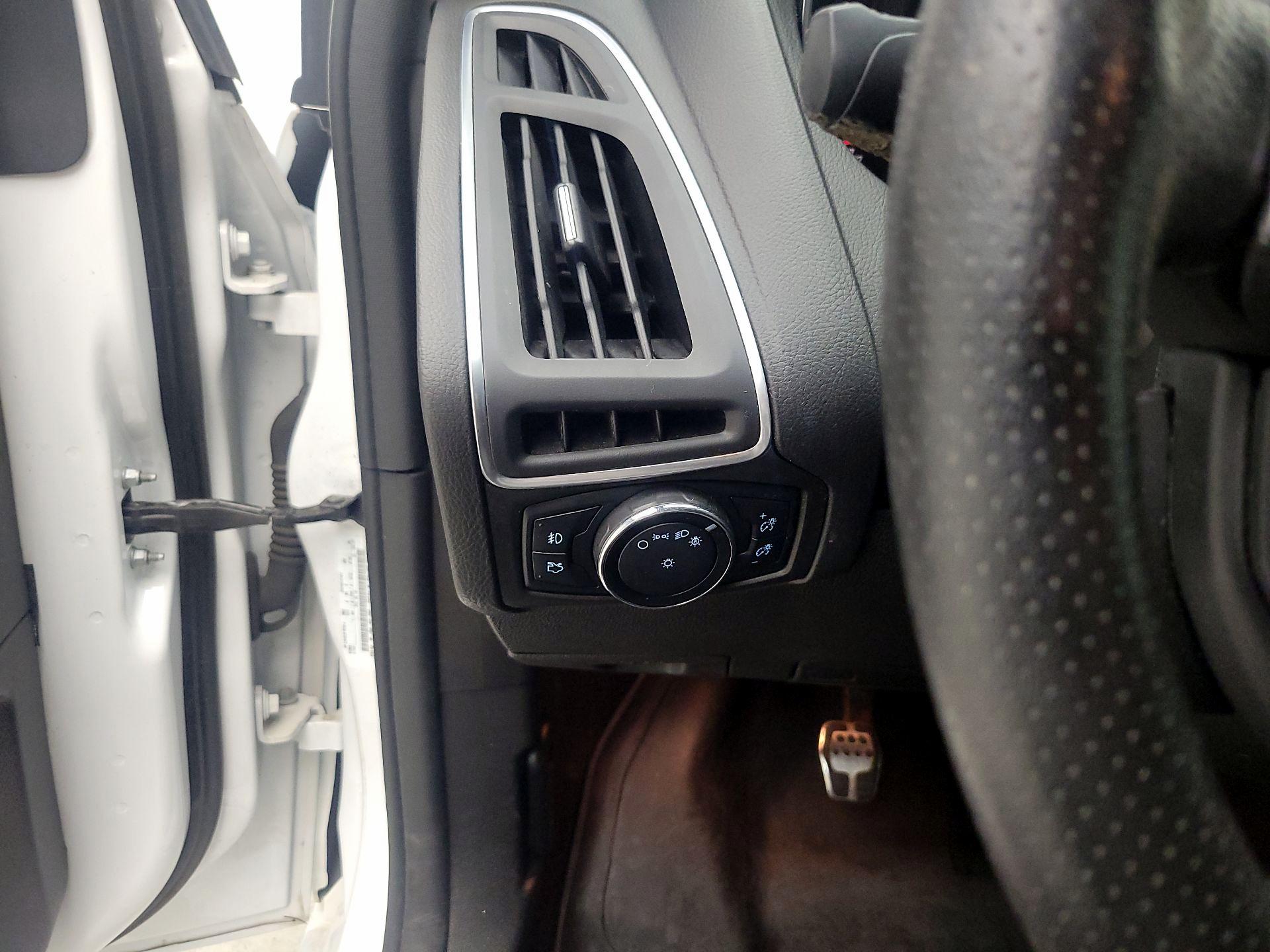 Thumbnail: 2014 Ford Focus - 13