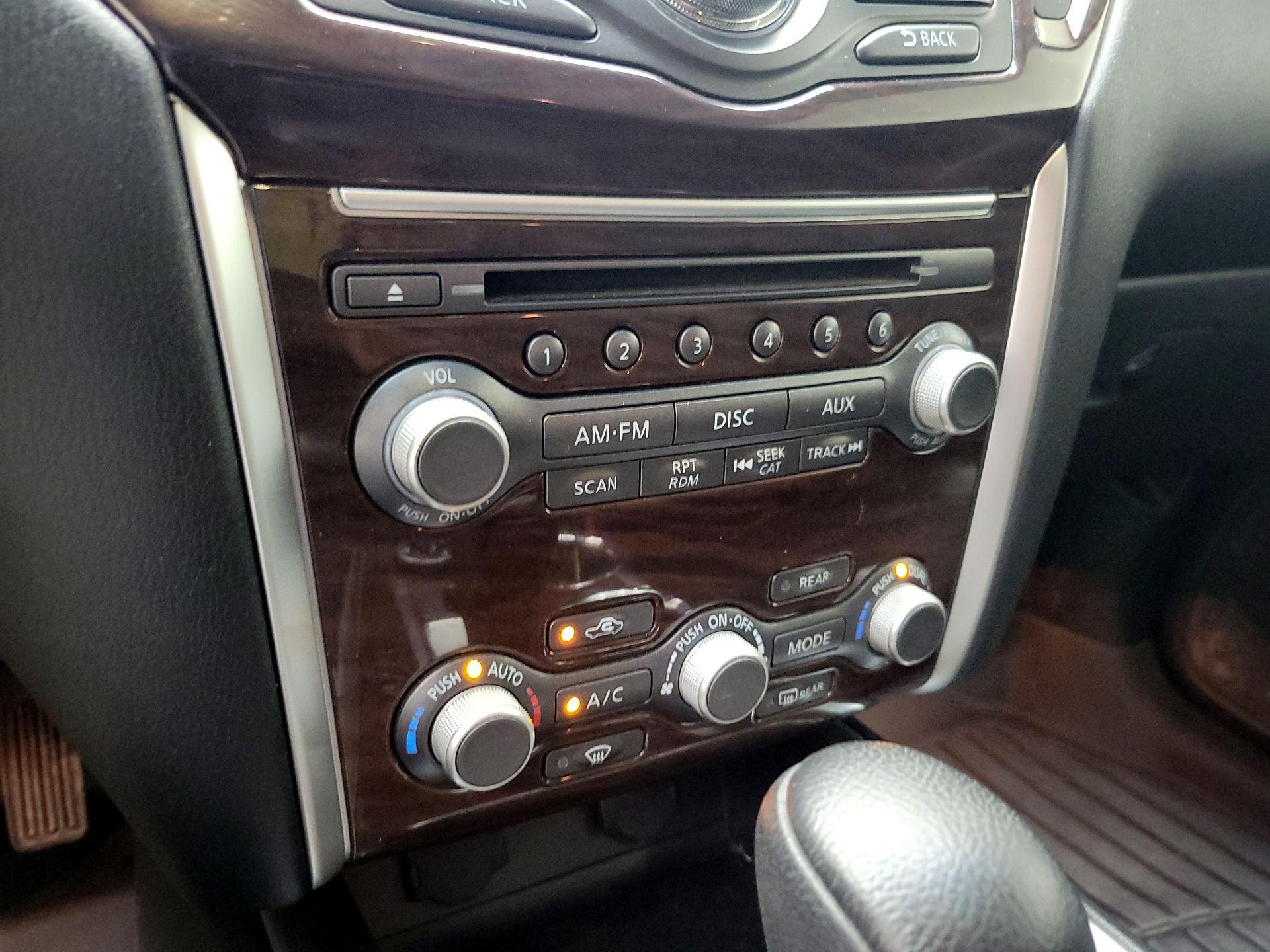 Thumbnail: 2014 Nissan Pathfinder - 16
