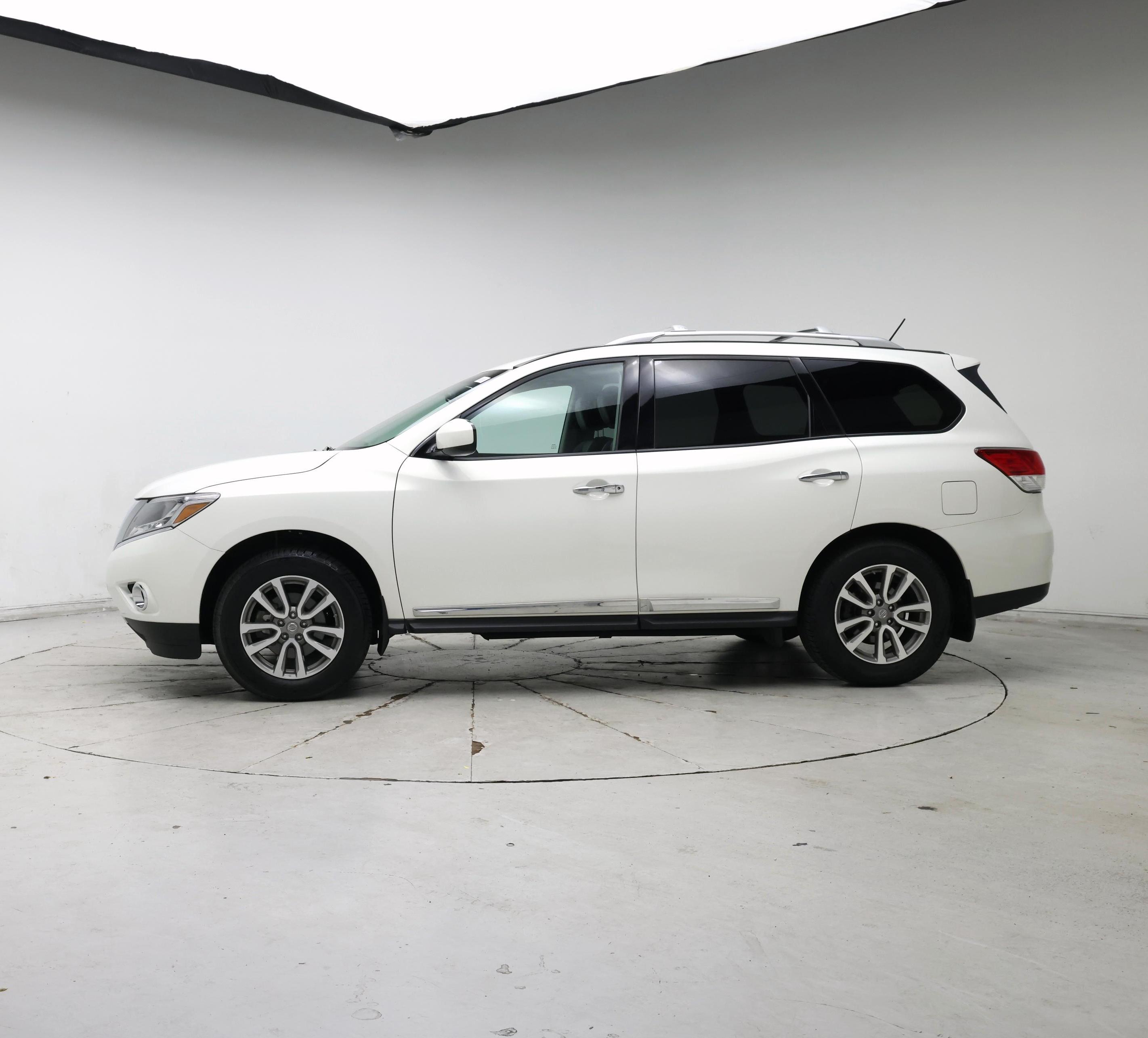Thumbnail: 2014 Nissan Pathfinder - 3