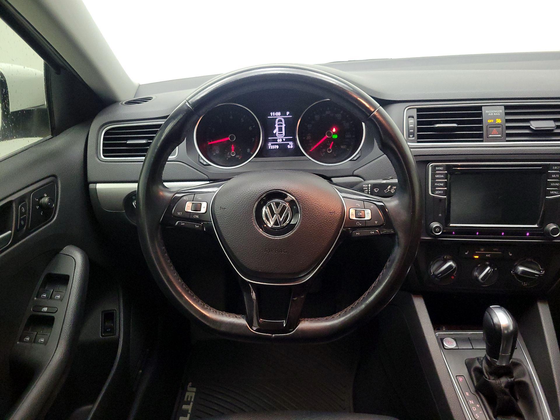 Thumbnail: 2017 Volkswagen Jetta - 10