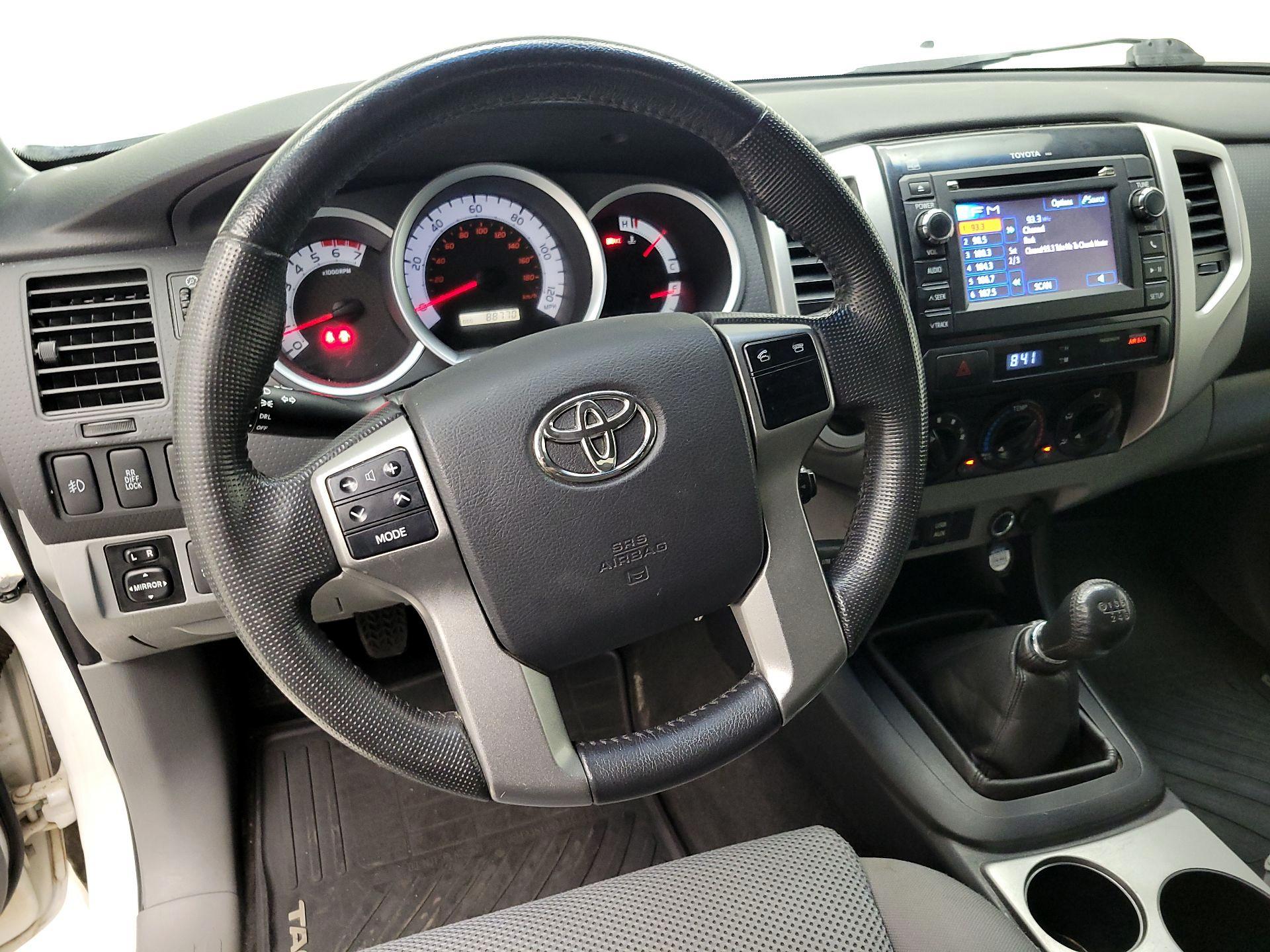 Thumbnail: 2013 Toyota Tacoma - 10
