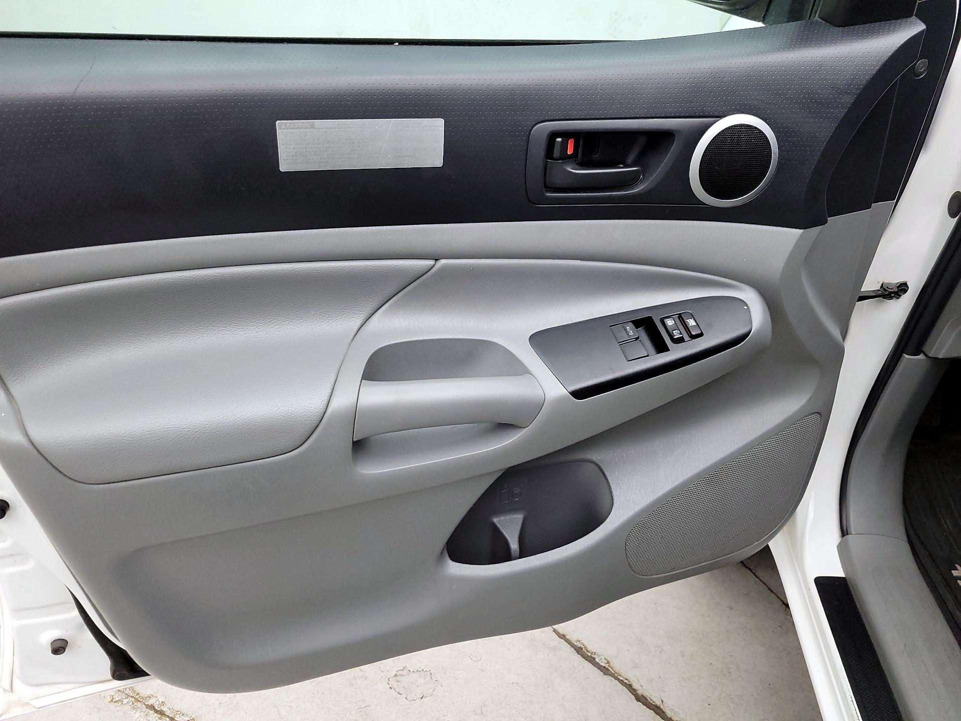 Thumbnail: 2013 Toyota Tacoma - 12
