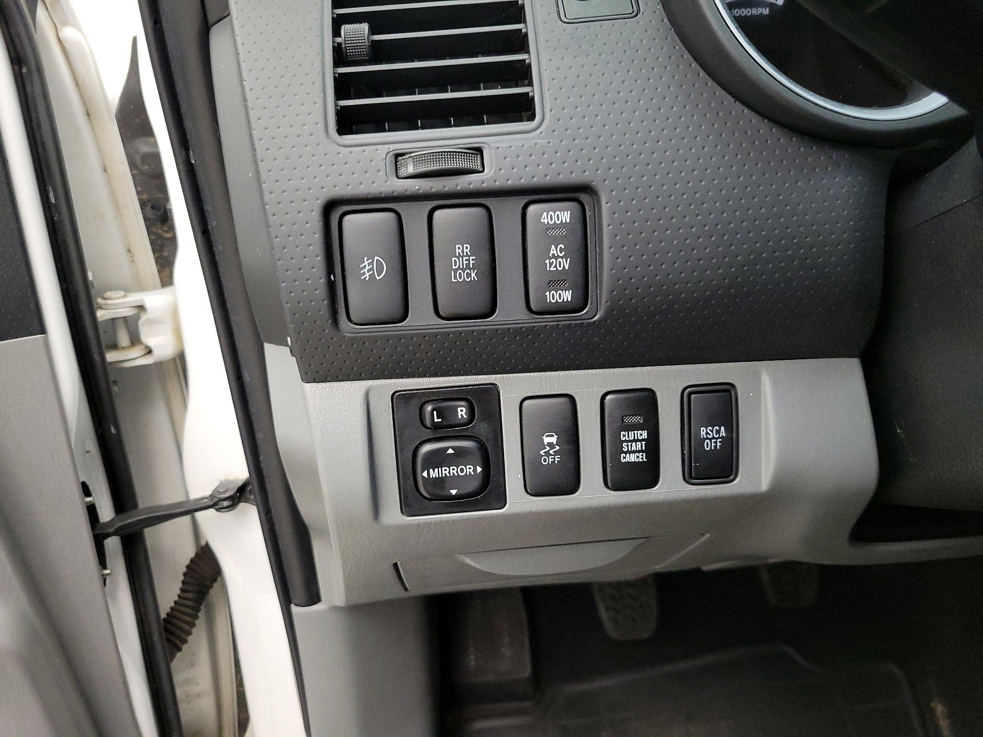Thumbnail: 2013 Toyota Tacoma - 13