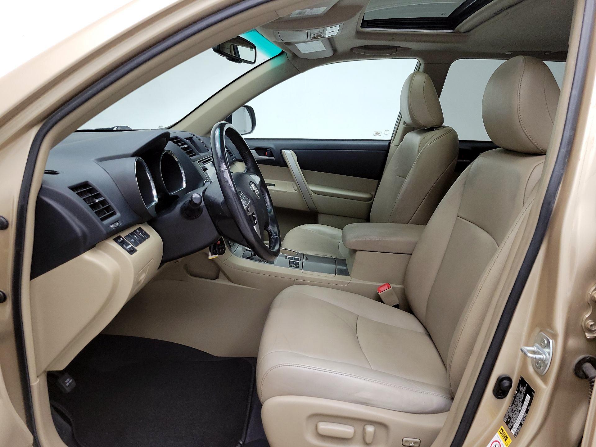 Thumbnail: 2013 Toyota Highlander - 11