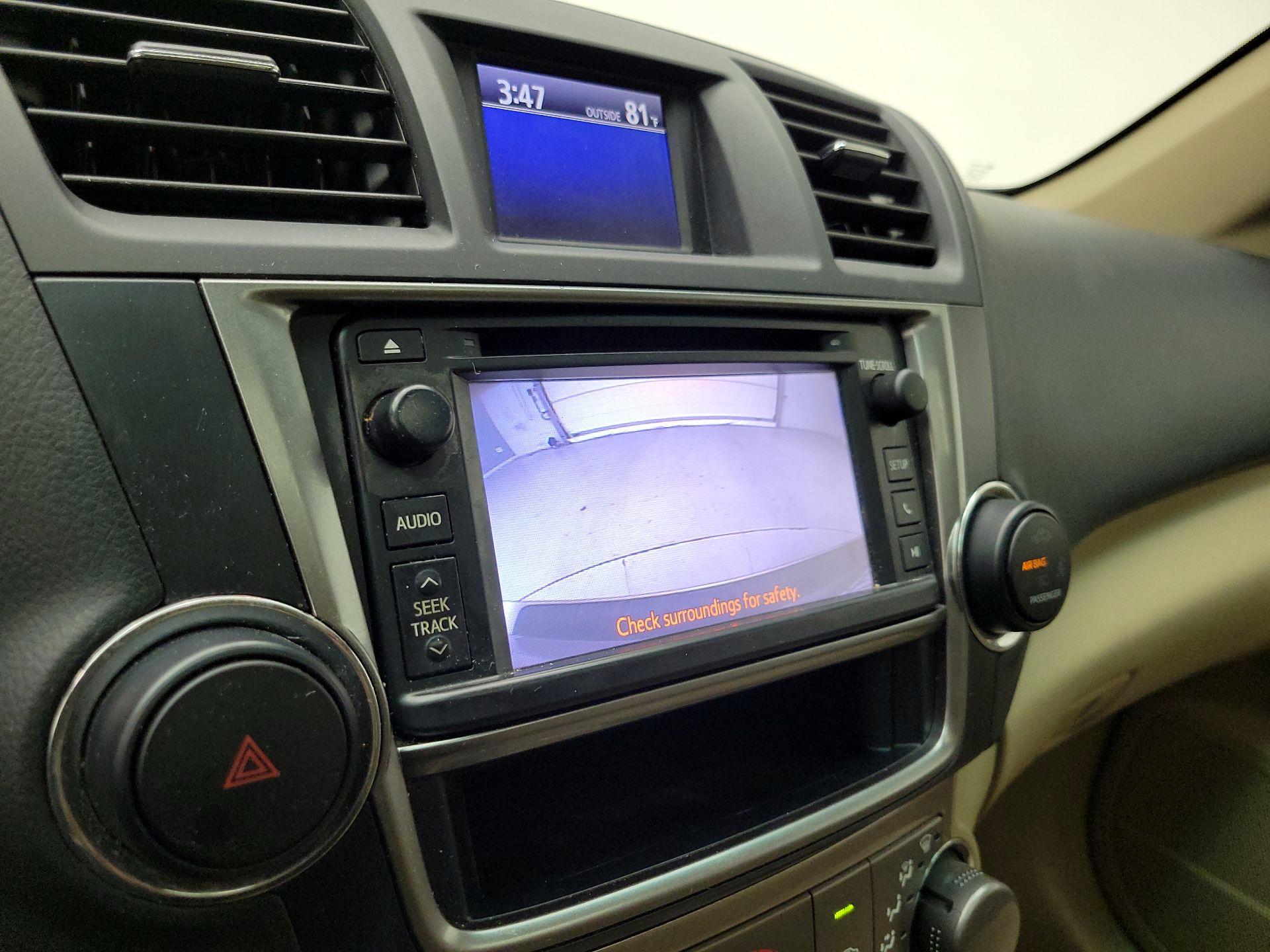 Thumbnail: 2013 Toyota Highlander - 14