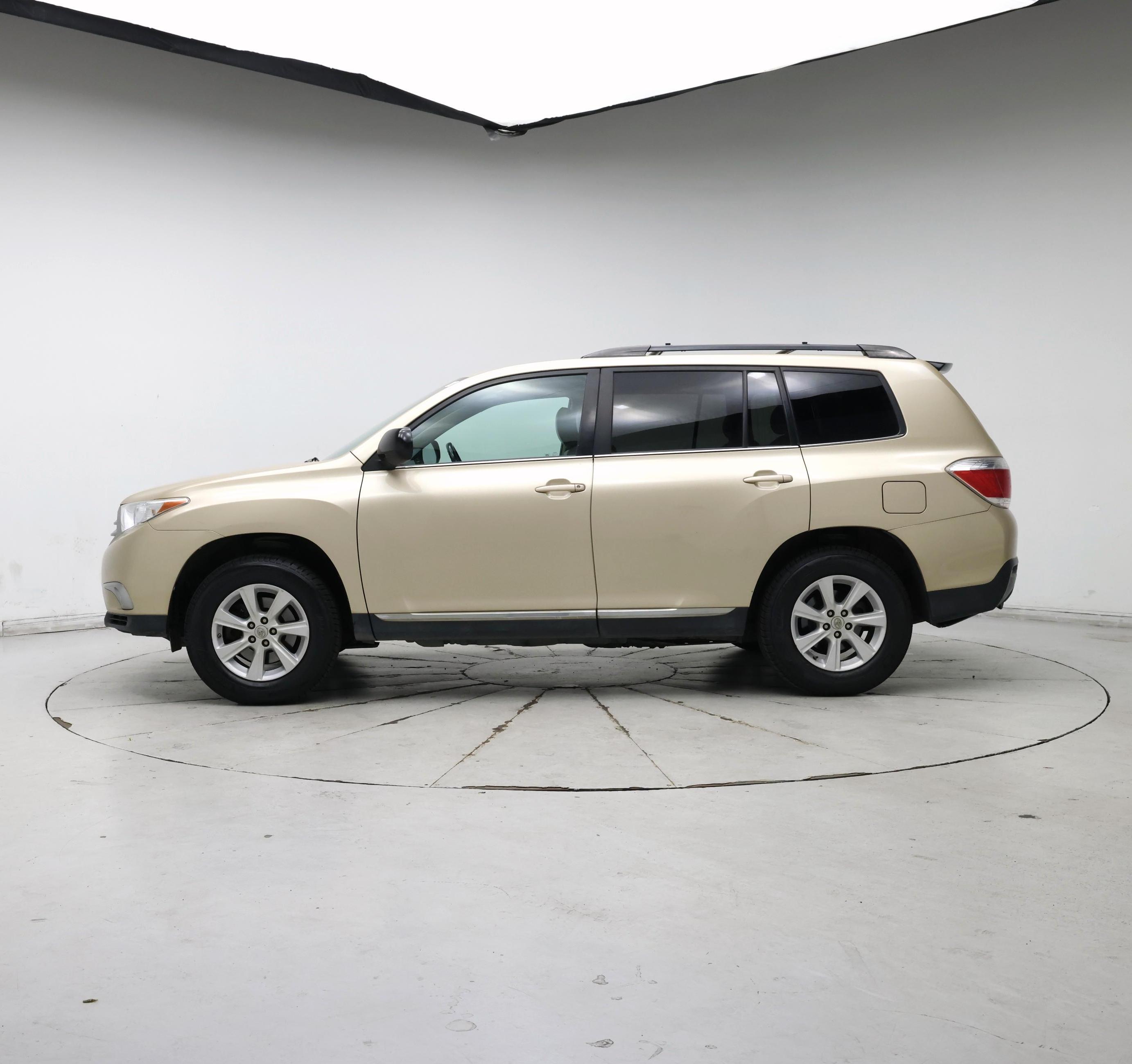 Thumbnail: 2013 Toyota Highlander - 3