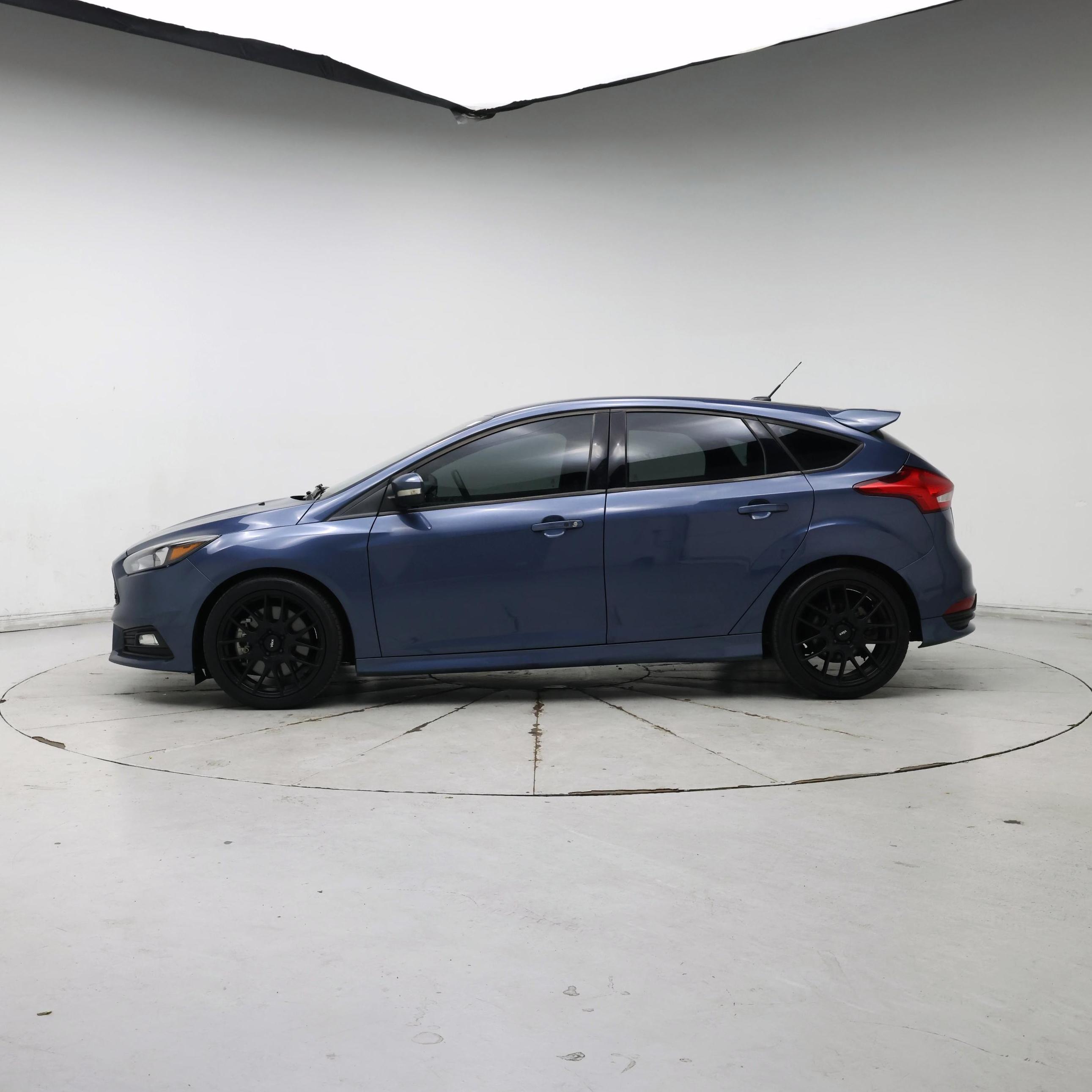 Thumbnail: 2018 Ford Focus - 3