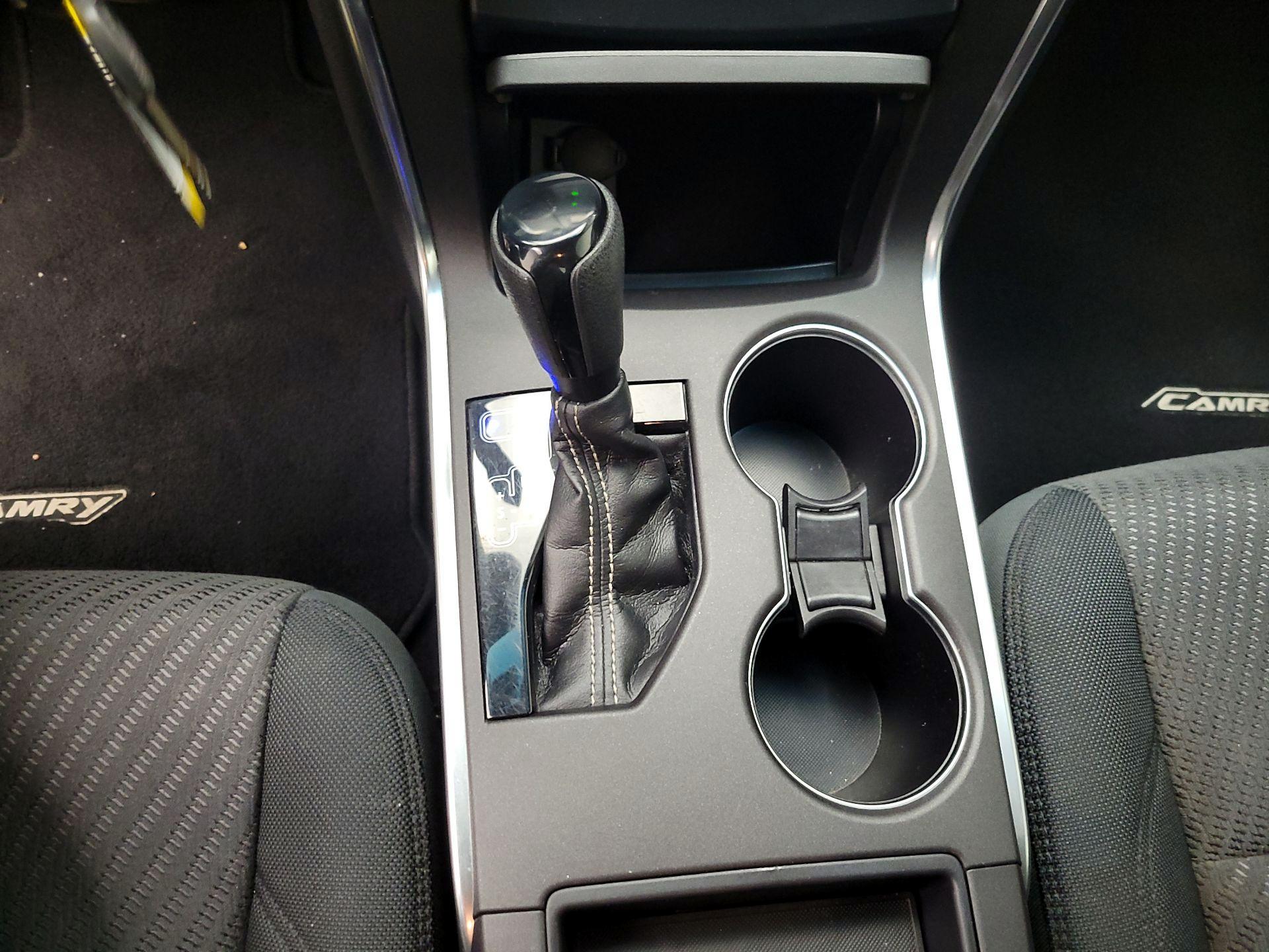 Thumbnail: 2016 Toyota Camry - 17
