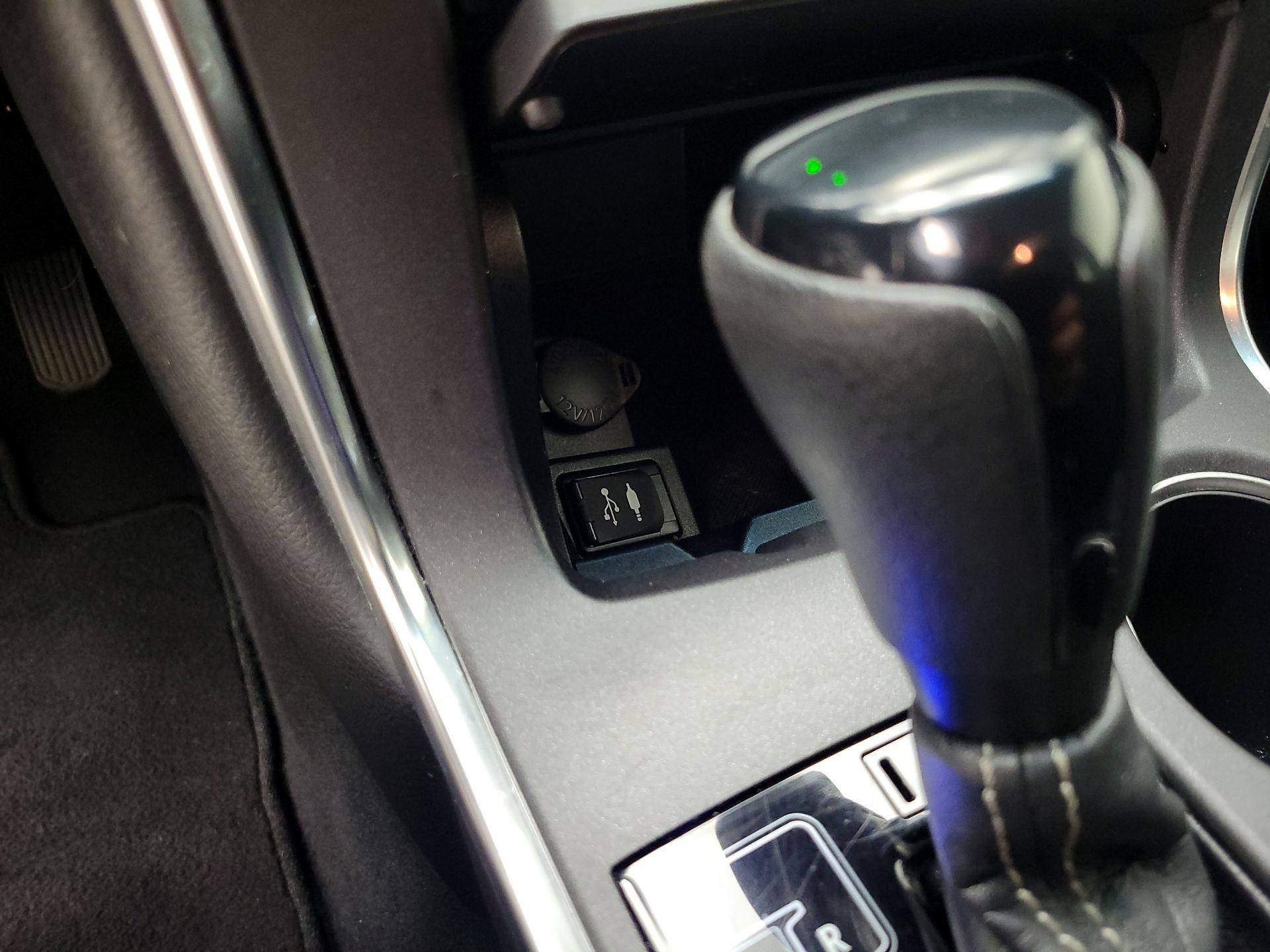 Thumbnail: 2016 Toyota Camry - 18