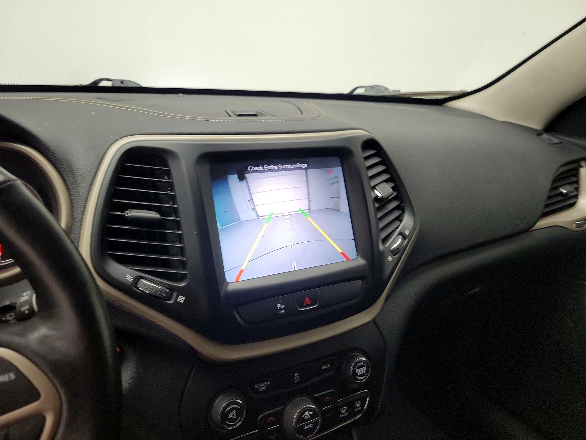 Thumbnail: 2016 Jeep Cherokee - 14