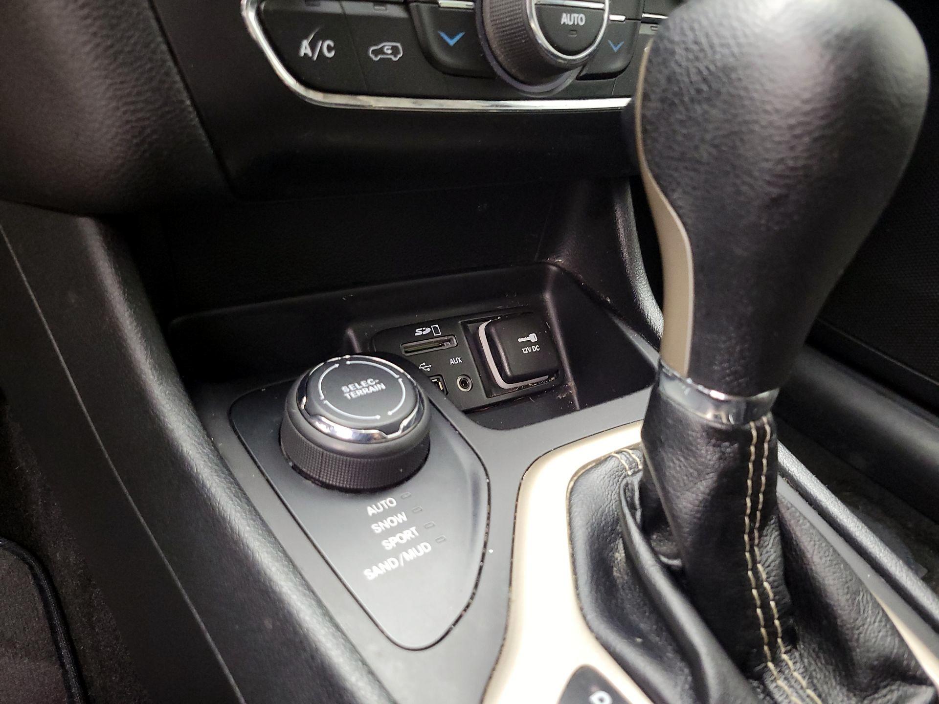 Thumbnail: 2016 Jeep Cherokee - 18