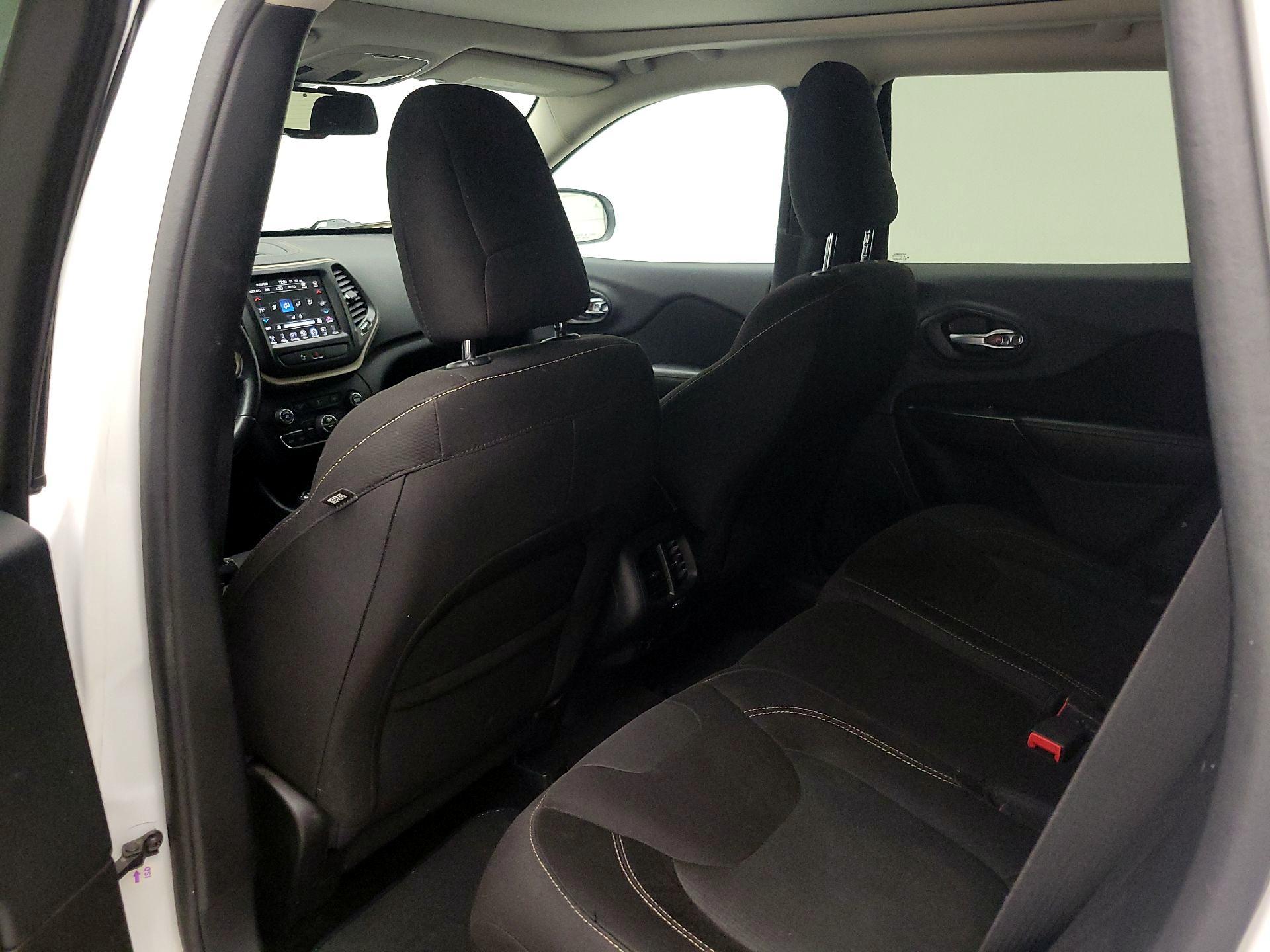 Thumbnail: 2016 Jeep Cherokee - 19