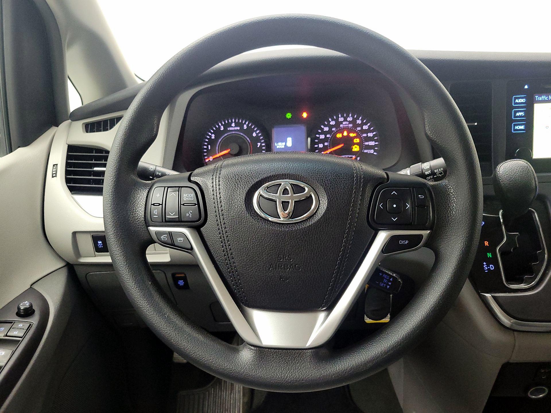 Thumbnail: 2015 Toyota Sienna - 10