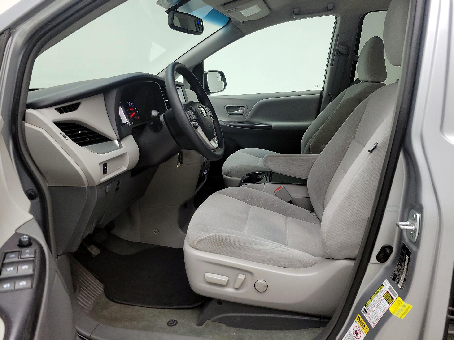 Thumbnail: 2015 Toyota Sienna - 11