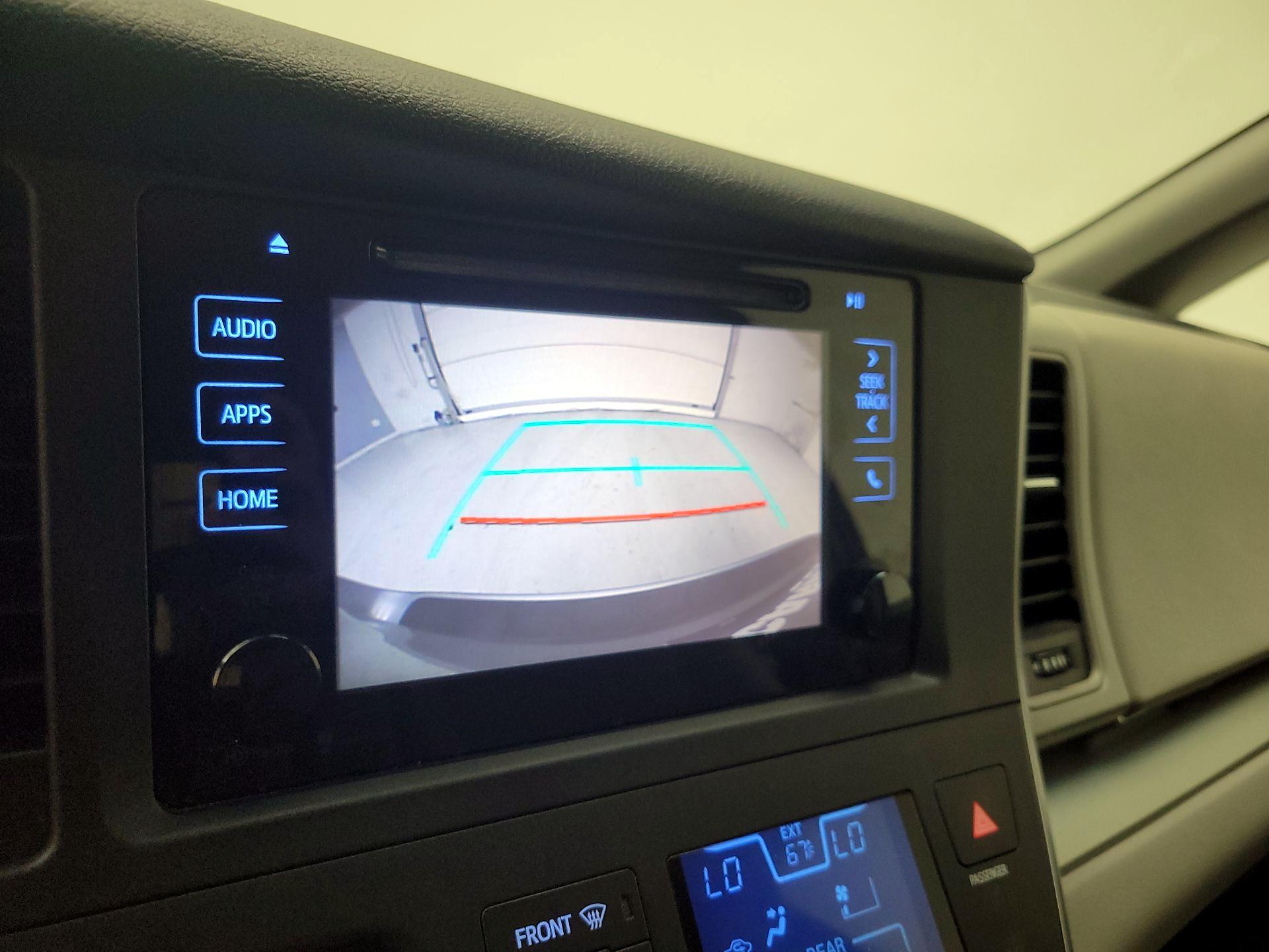 Thumbnail: 2015 Toyota Sienna - 15