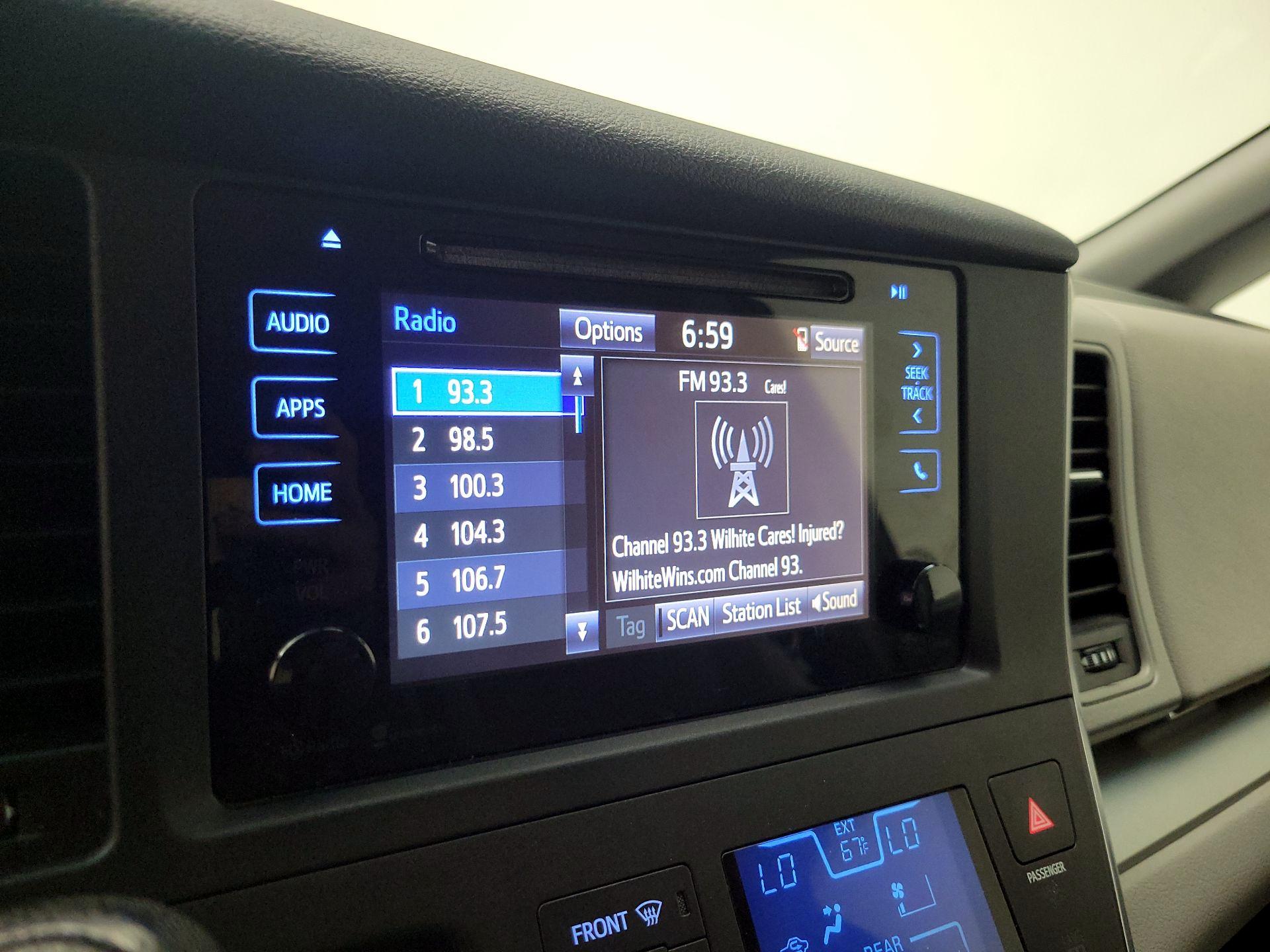 Thumbnail: 2015 Toyota Sienna - 16