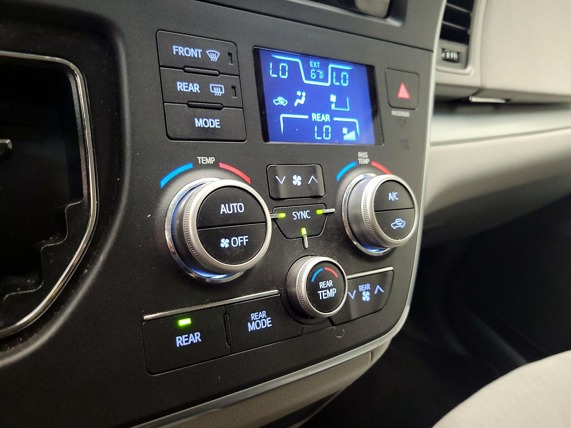 Thumbnail: 2015 Toyota Sienna - 17