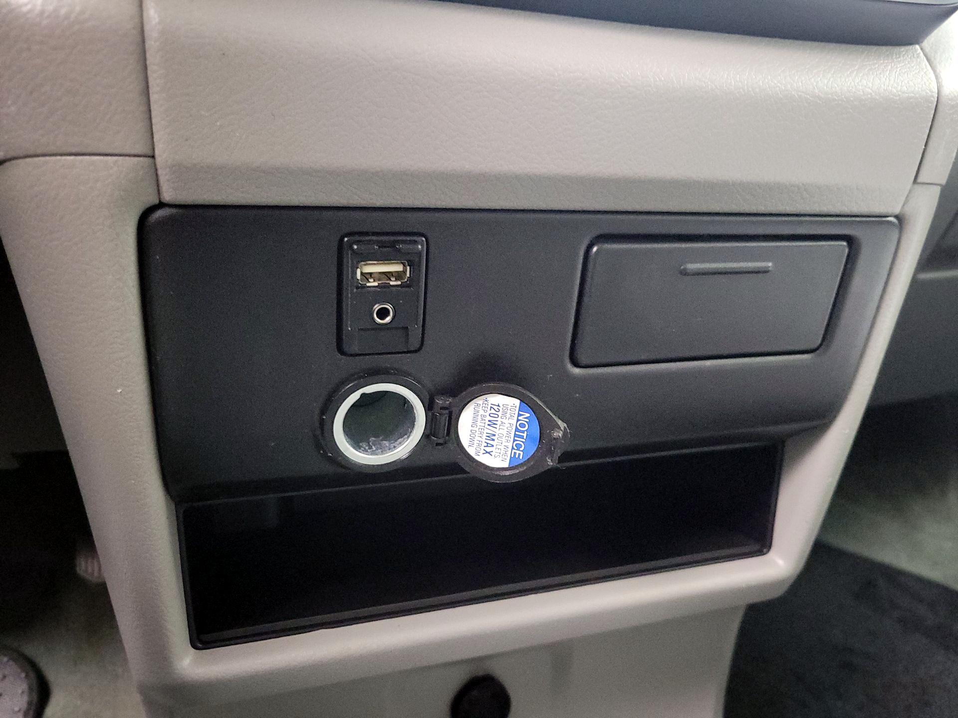 Thumbnail: 2015 Toyota Sienna - 19