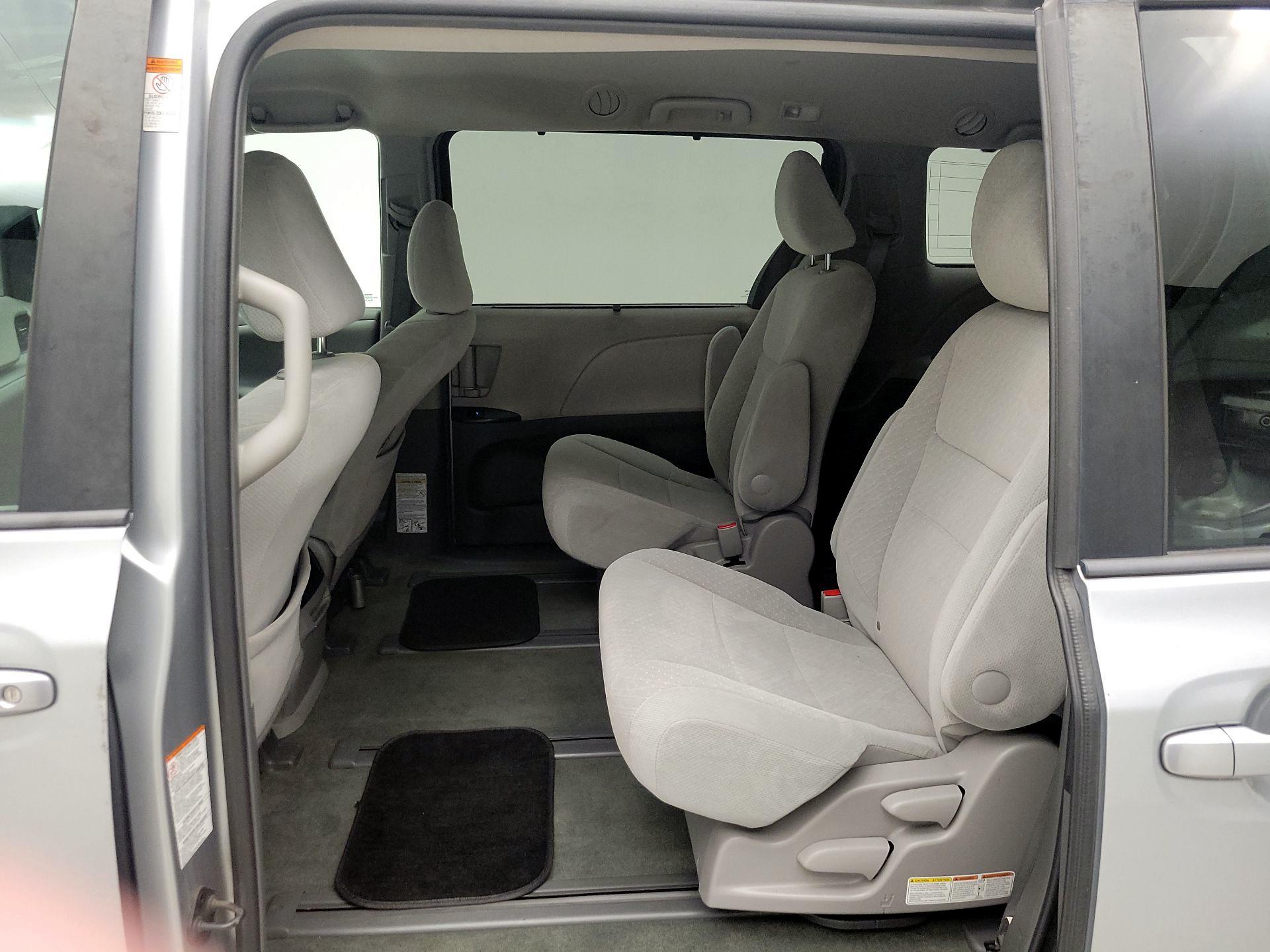 Thumbnail: 2015 Toyota Sienna - 20