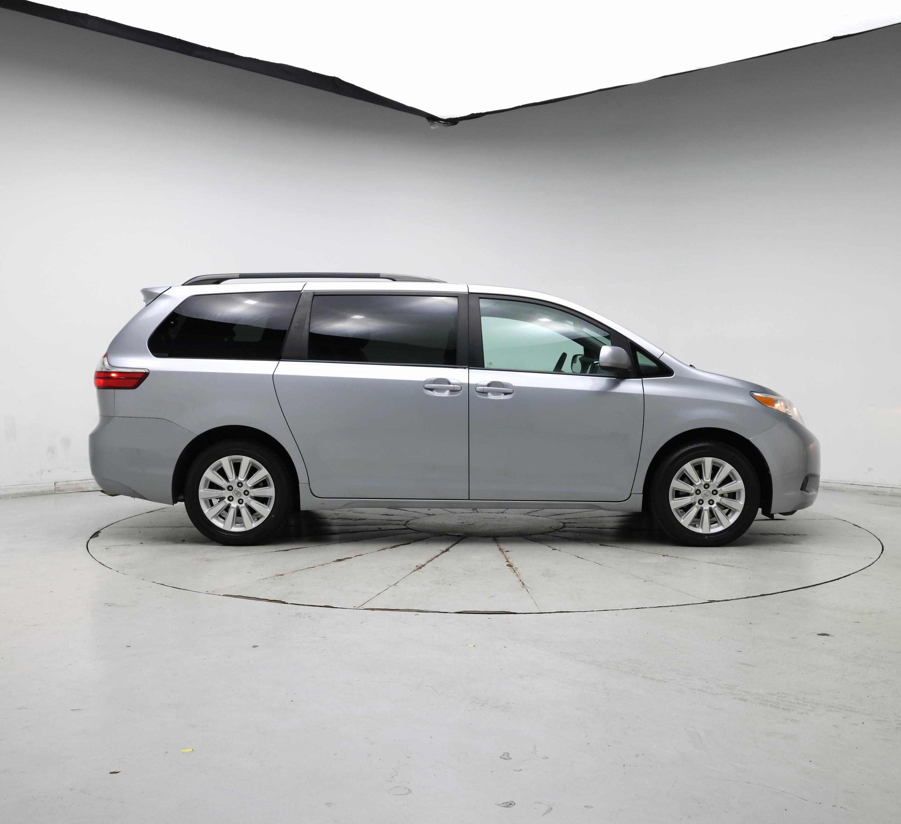 Thumbnail: 2015 Toyota Sienna - 7