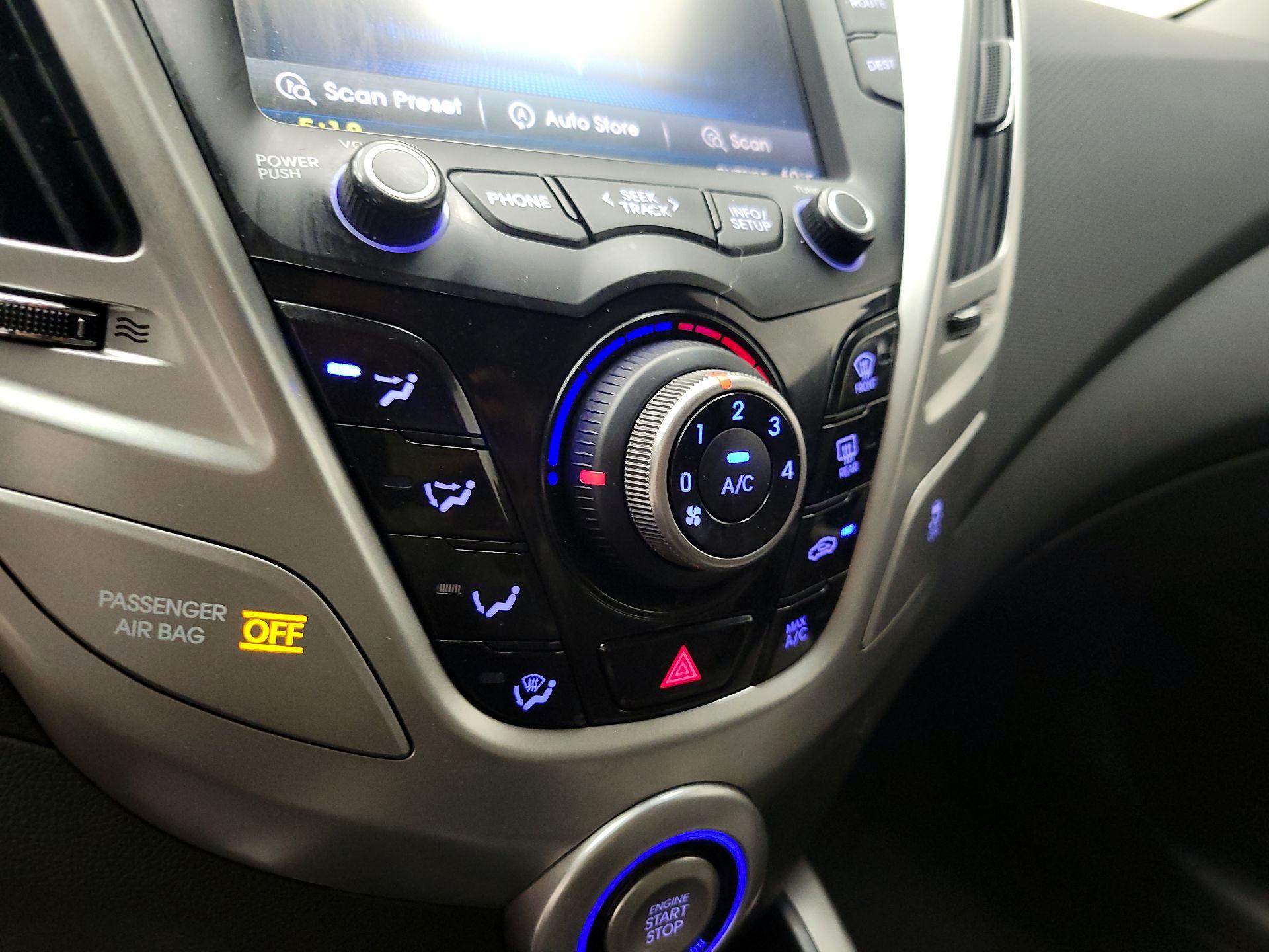 Thumbnail: 2014 Hyundai Veloster - 17