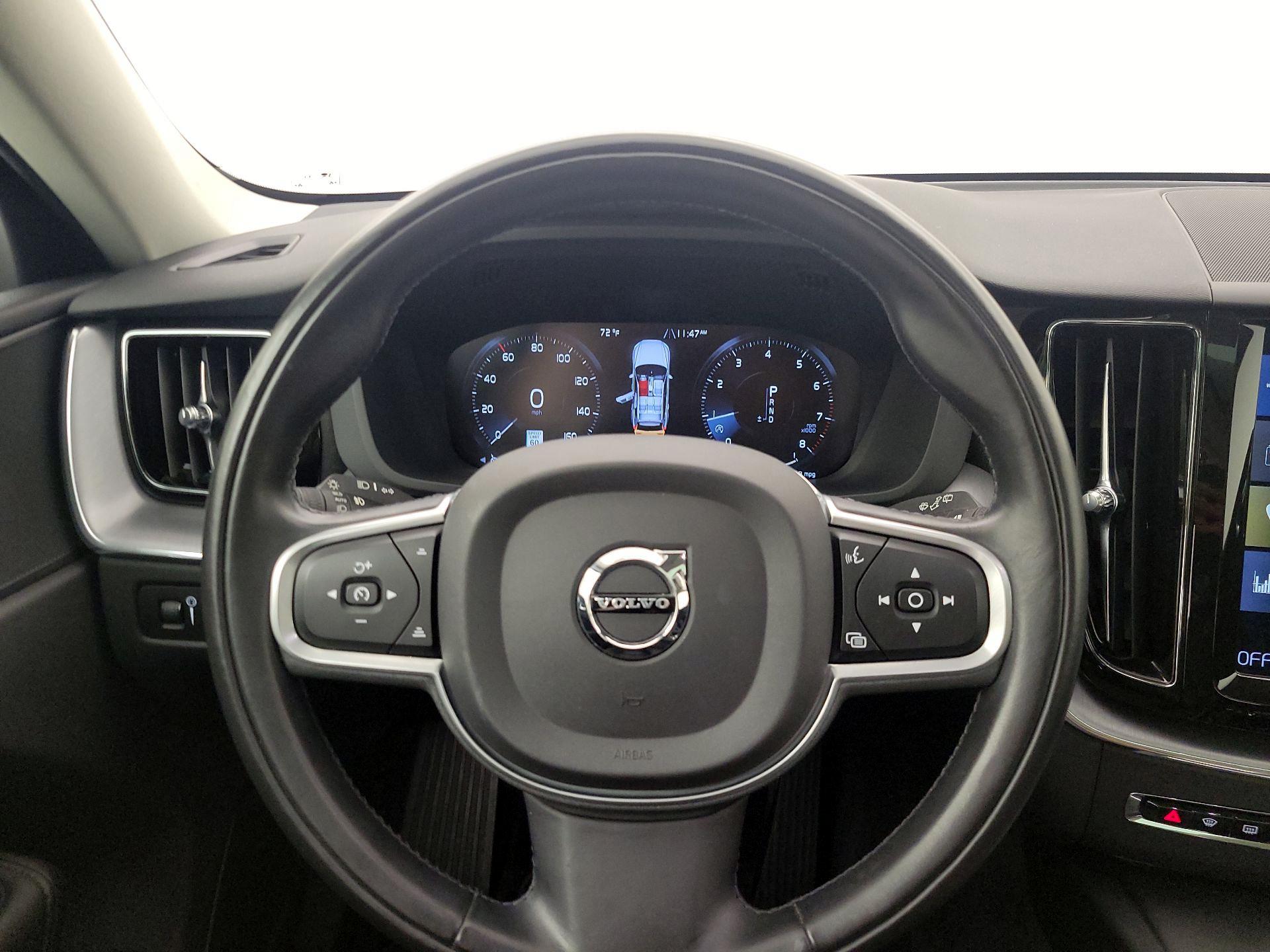 Thumbnail: 2020 Volvo XC60 - 10