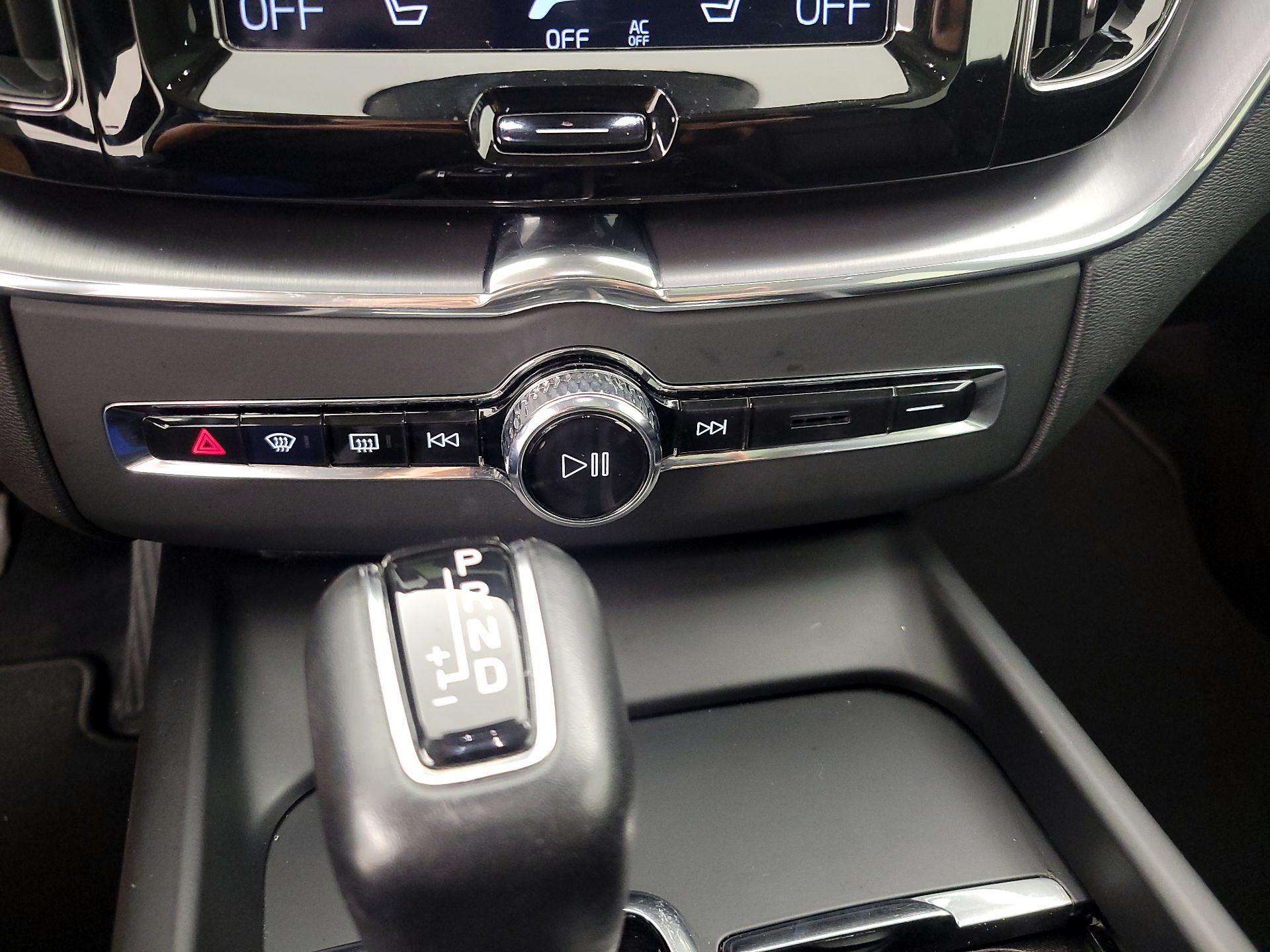 Thumbnail: 2020 Volvo XC60 - 16