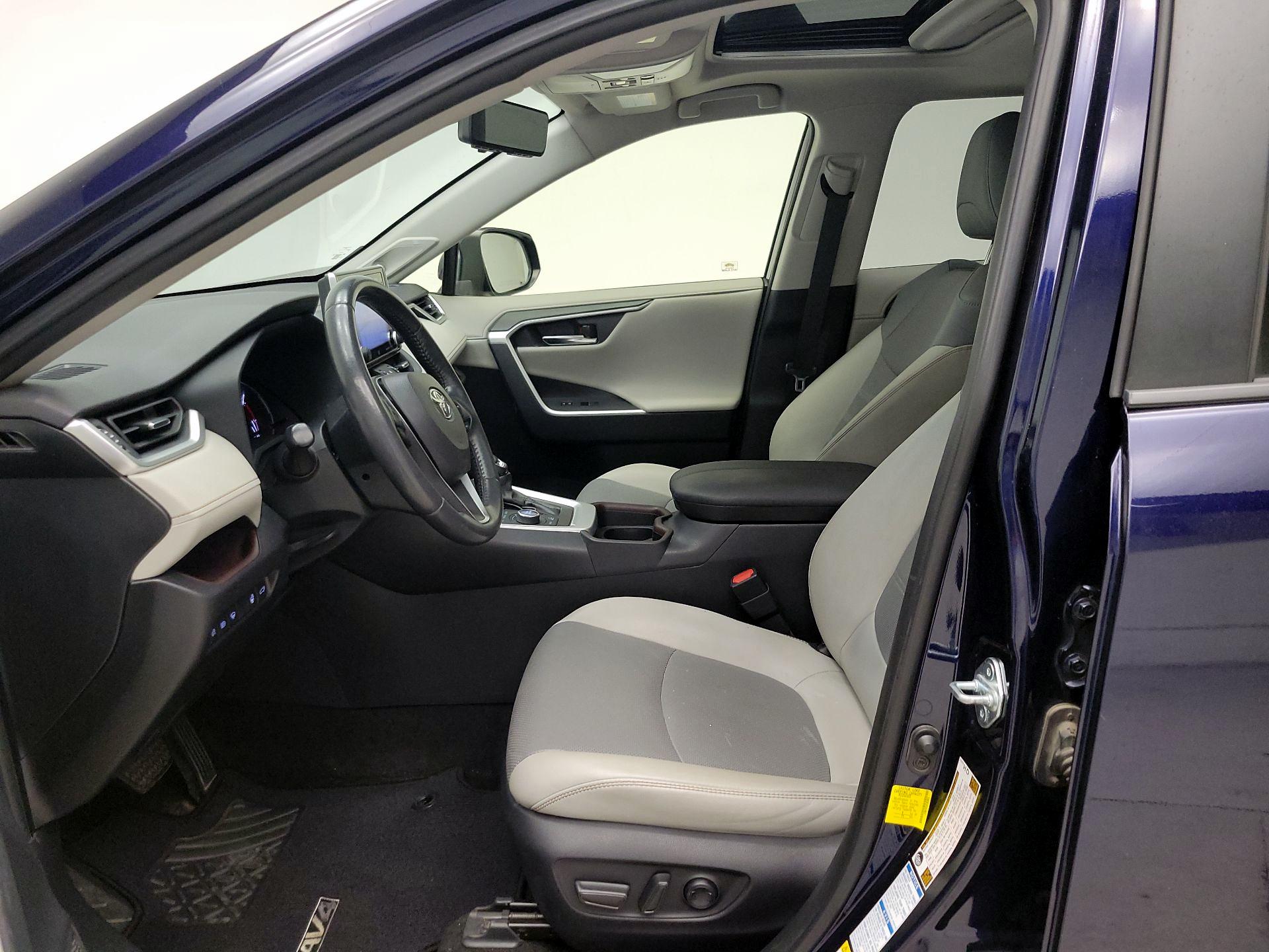 Thumbnail: 2019 Toyota RAV4 - 11