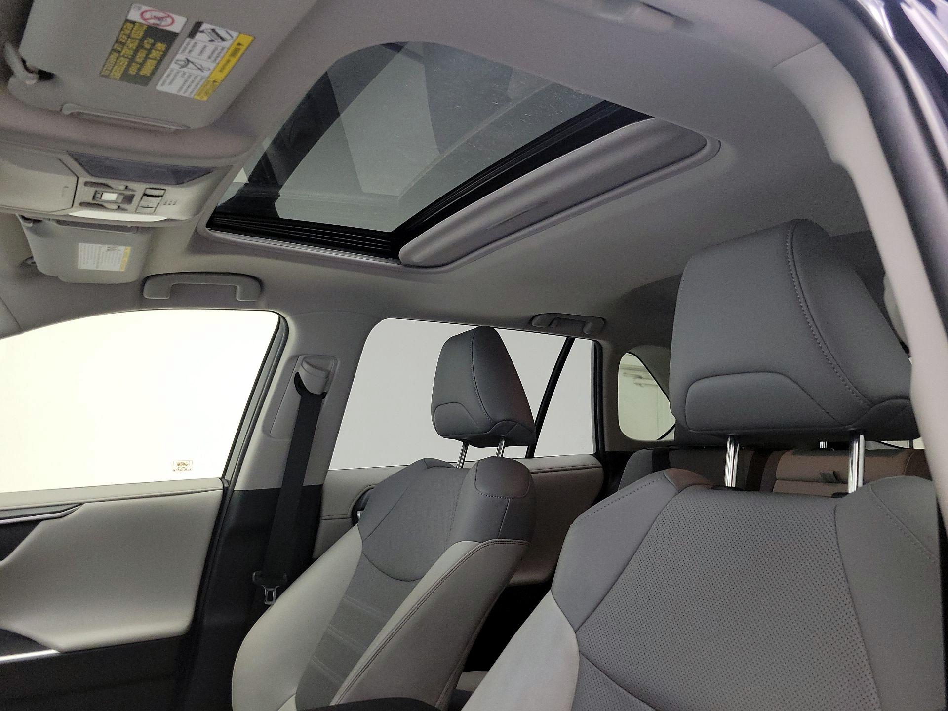 Thumbnail: 2019 Toyota RAV4 - 20